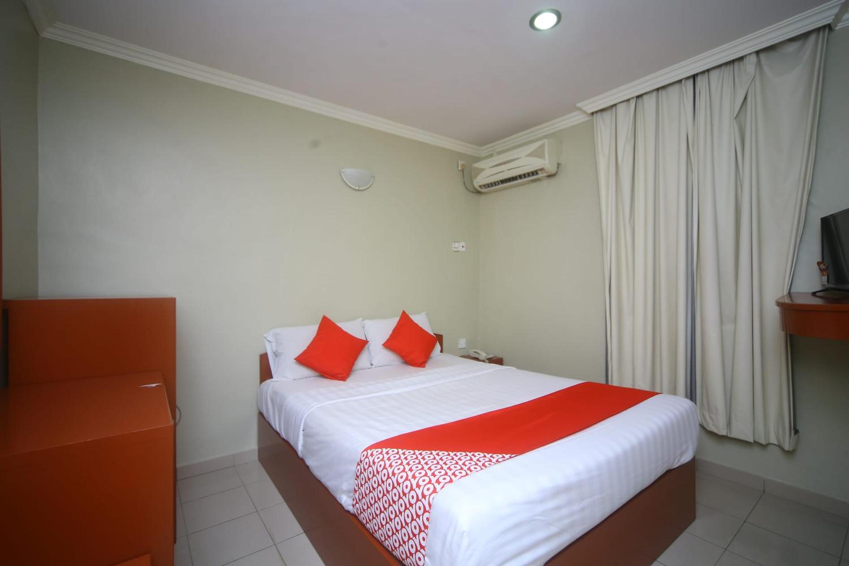 Deluxe Queen Room - Photo 3
