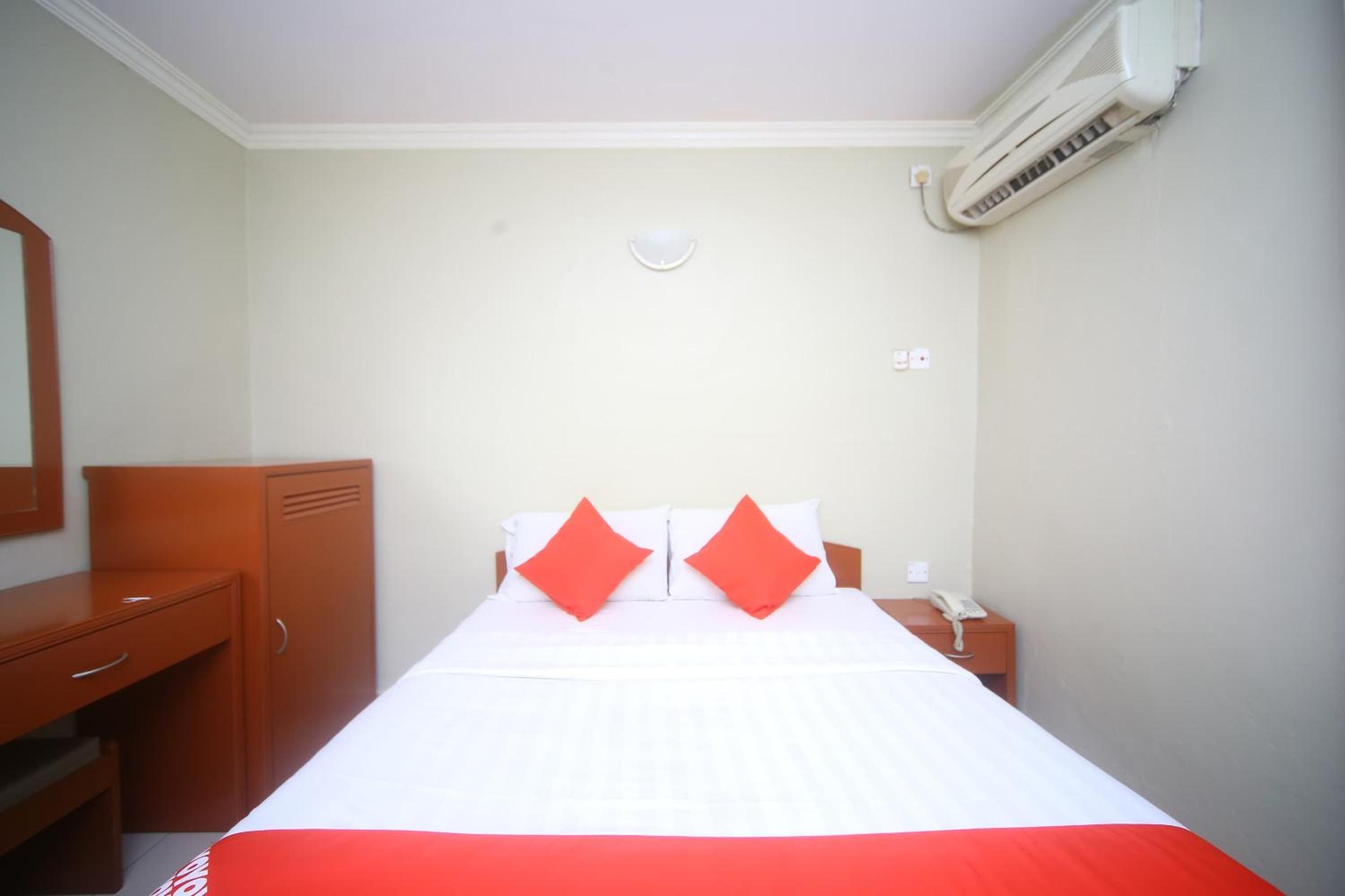Deluxe Queen Room - Photo 2