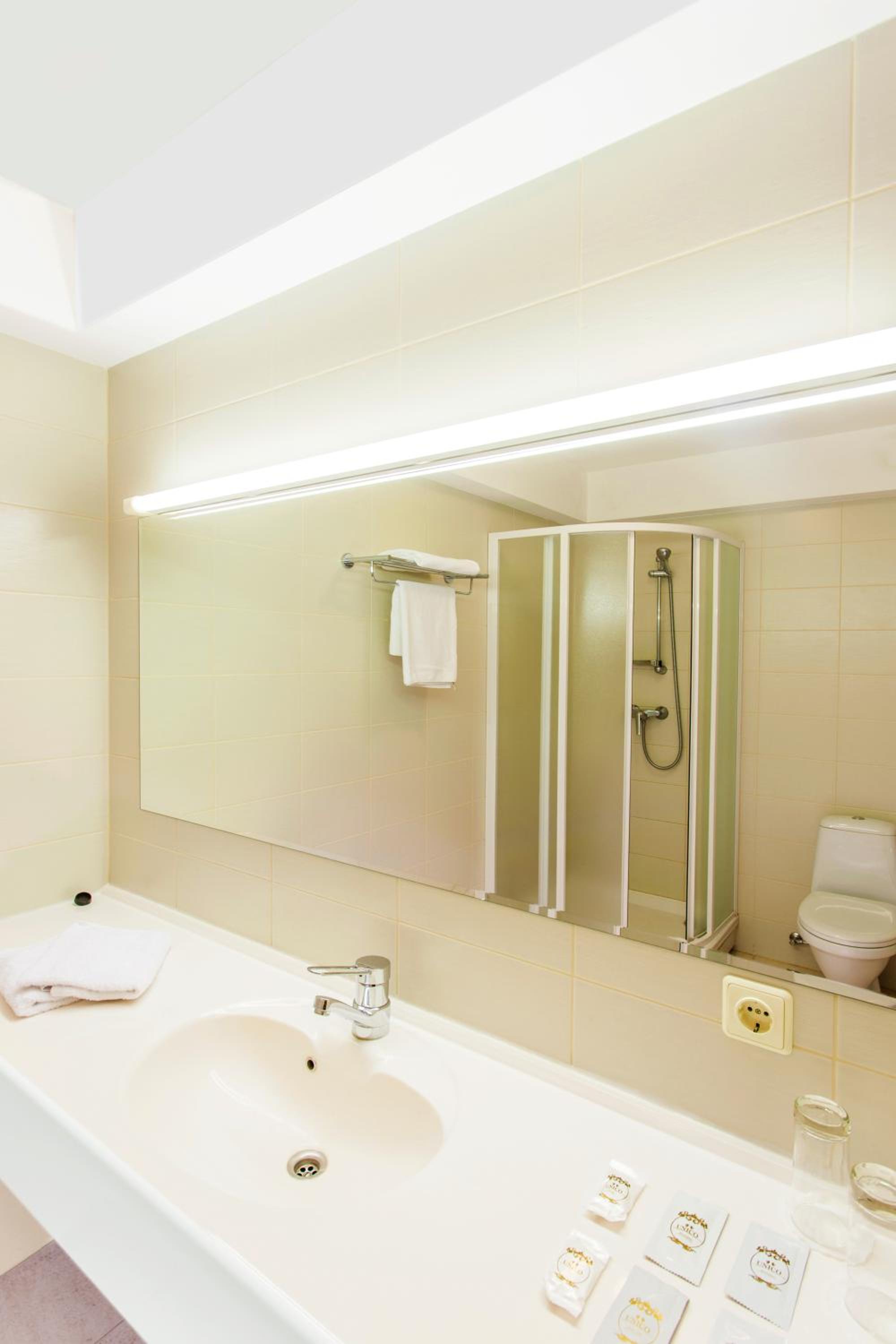 Deluxe Double Room with Hot Tub photo 3
