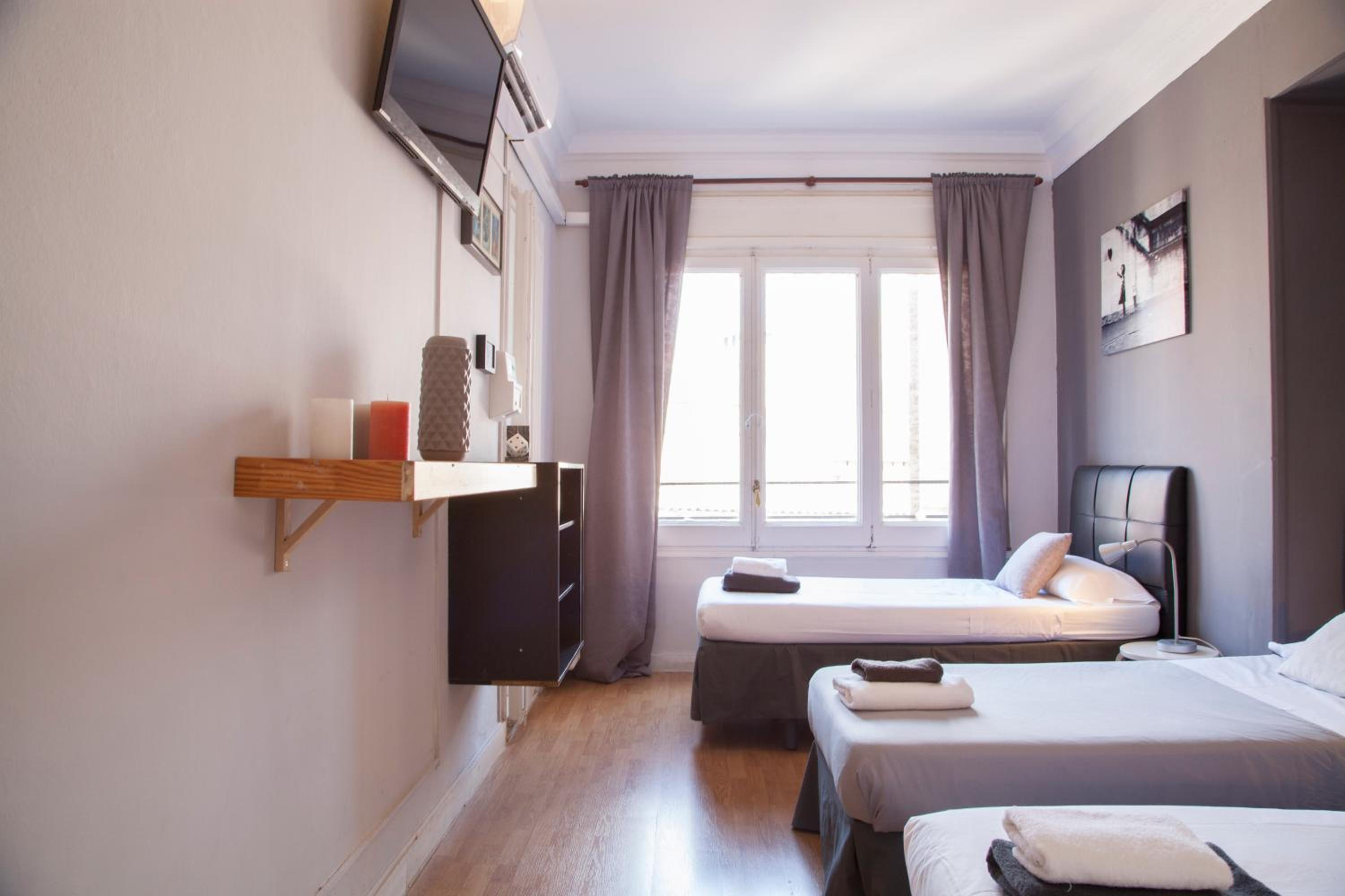 Triple Room with Private Bathroom - 3 single beds photo 3