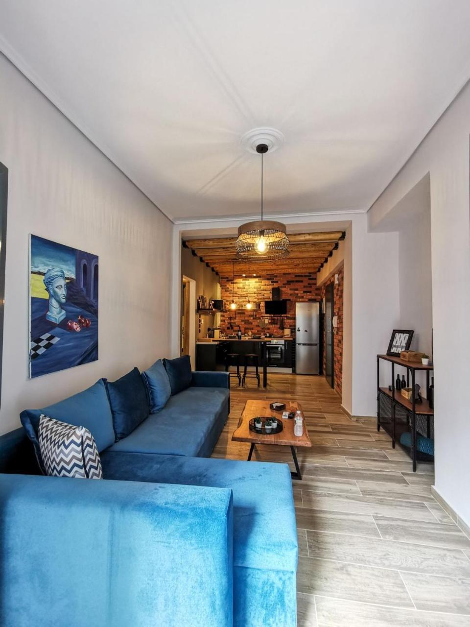 One-Bedroom Apartment - Photo 1
