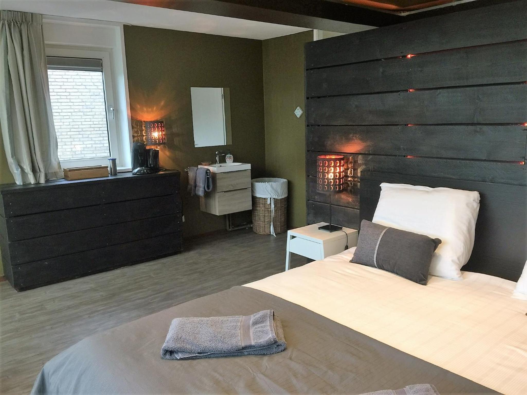 Queen Room with Spa Bath - Photo 29