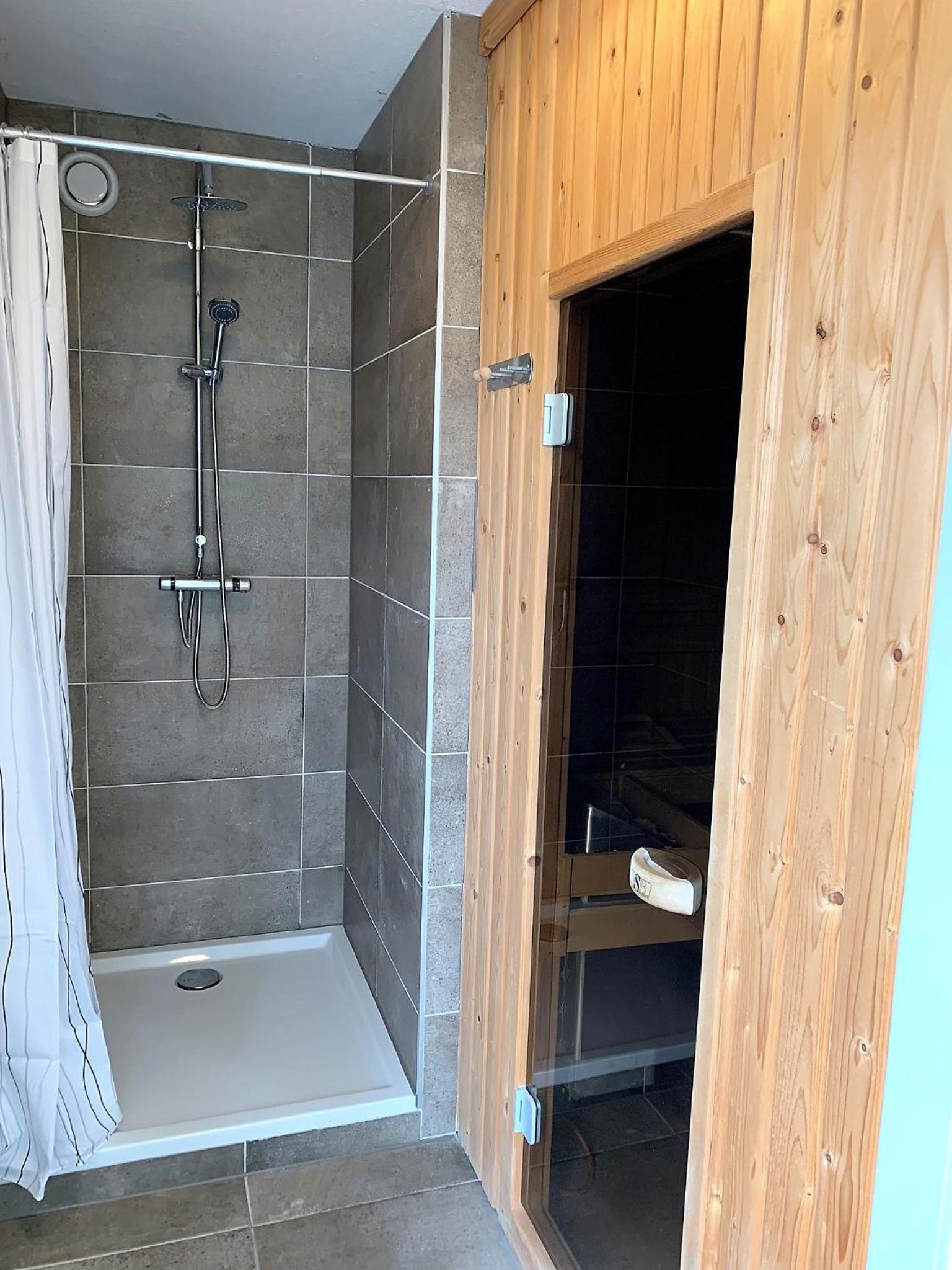 Queen Room with Spa Bath - Photo 32