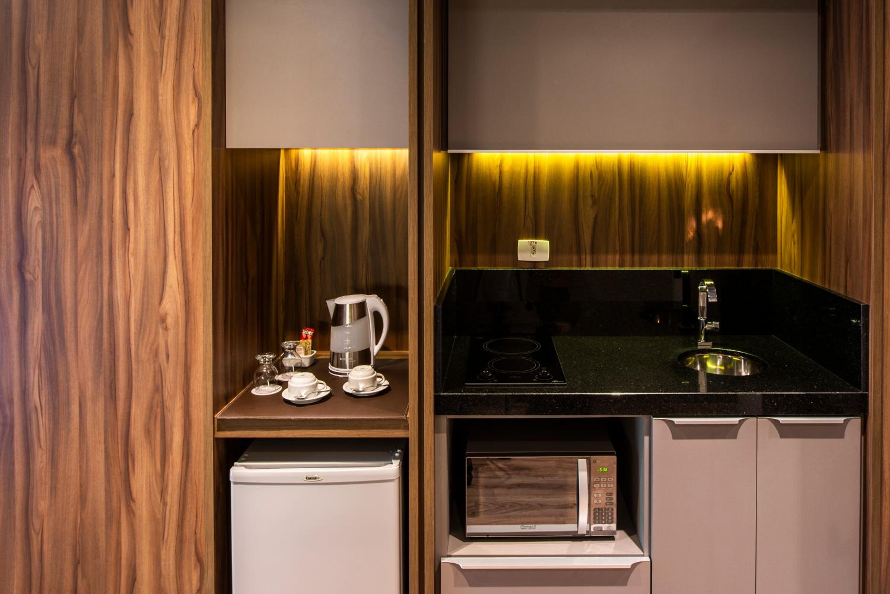 Executive Apartment with King Bed and Kitchen - Photo 3