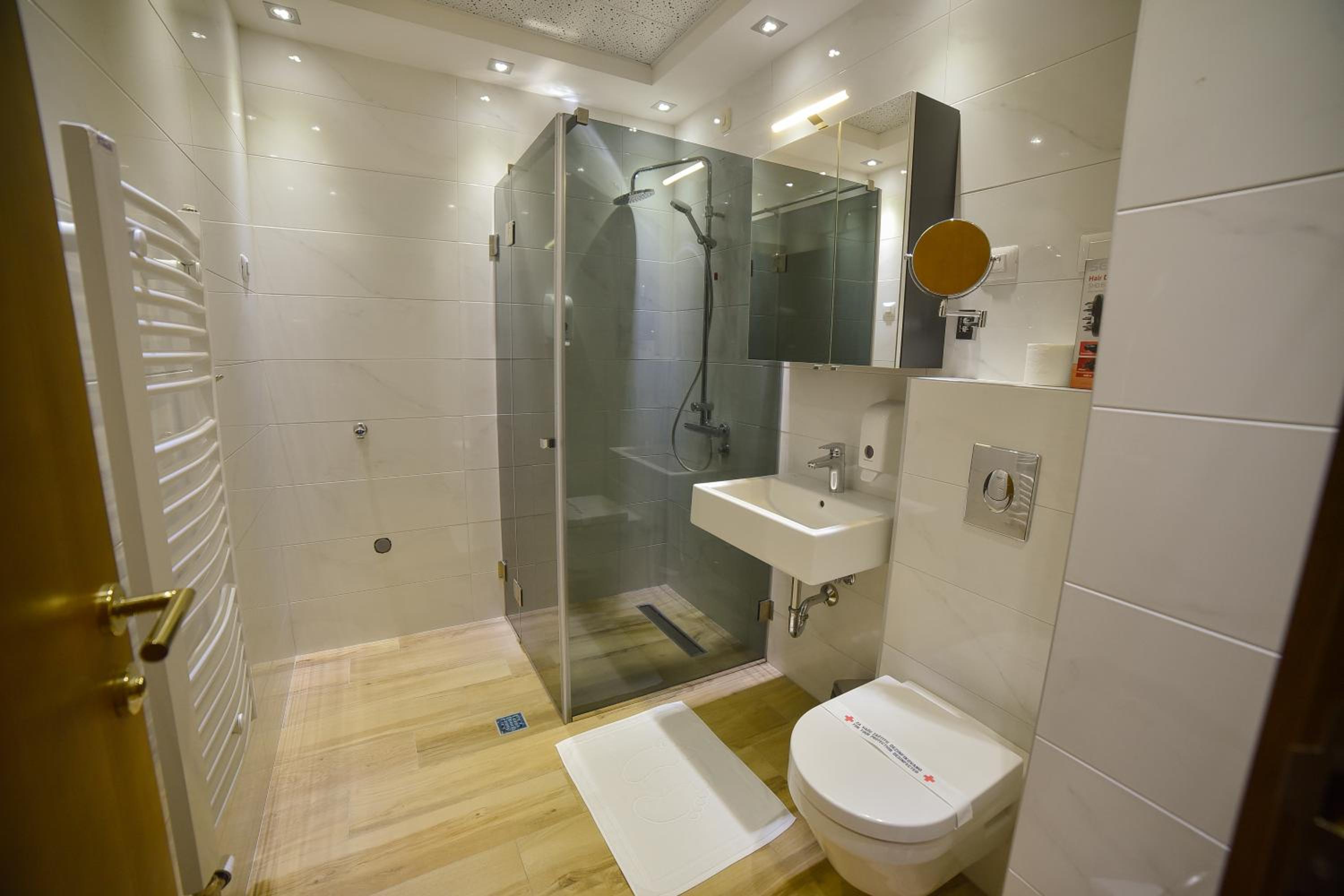 Studio Apartment - Photo 14