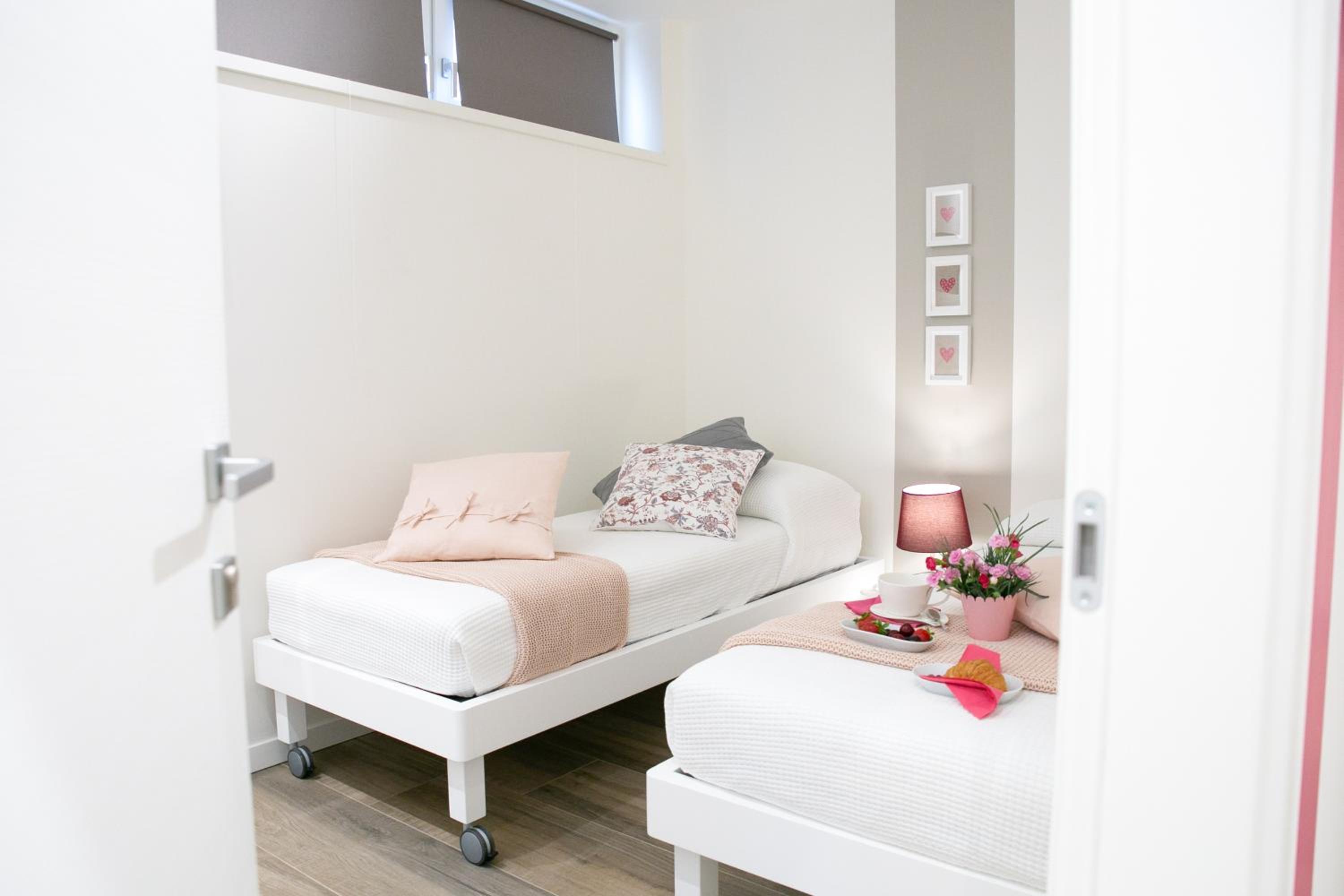 Twin Room - Photo 10