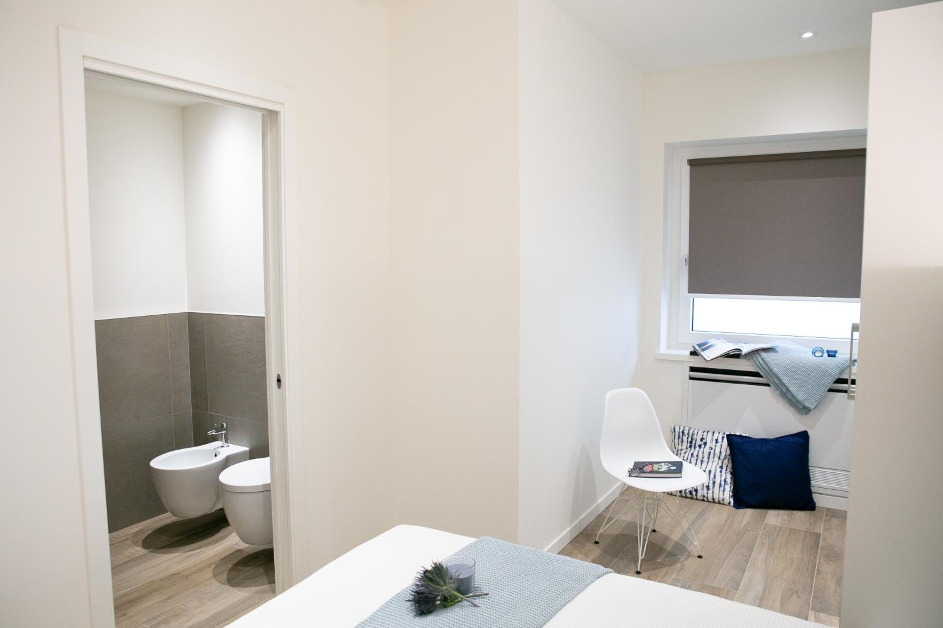 Standard King Room - Photo 6