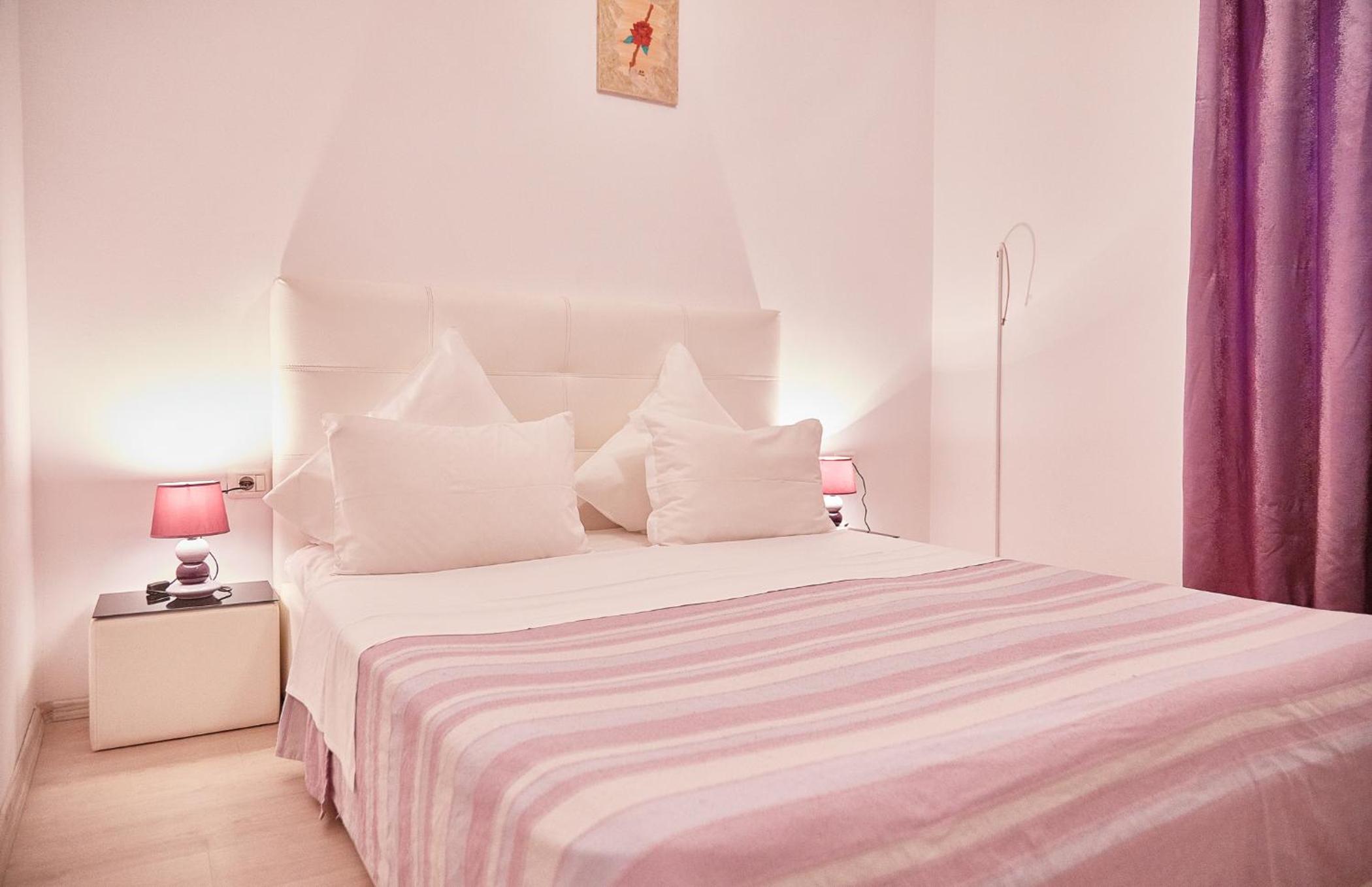 One-Bedroom Apartment - Semi Basement photo 3