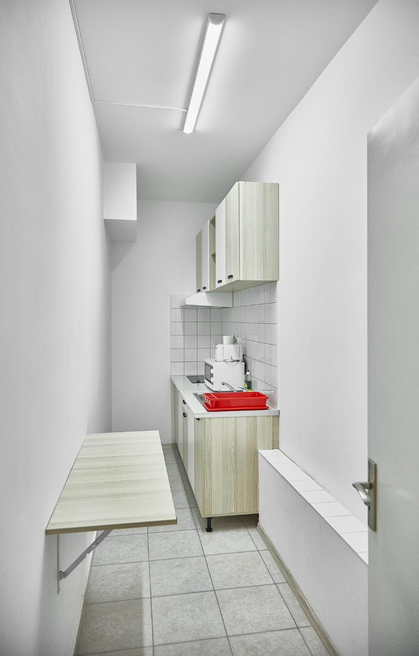 Studio Apartment - Semi Basement photo 3