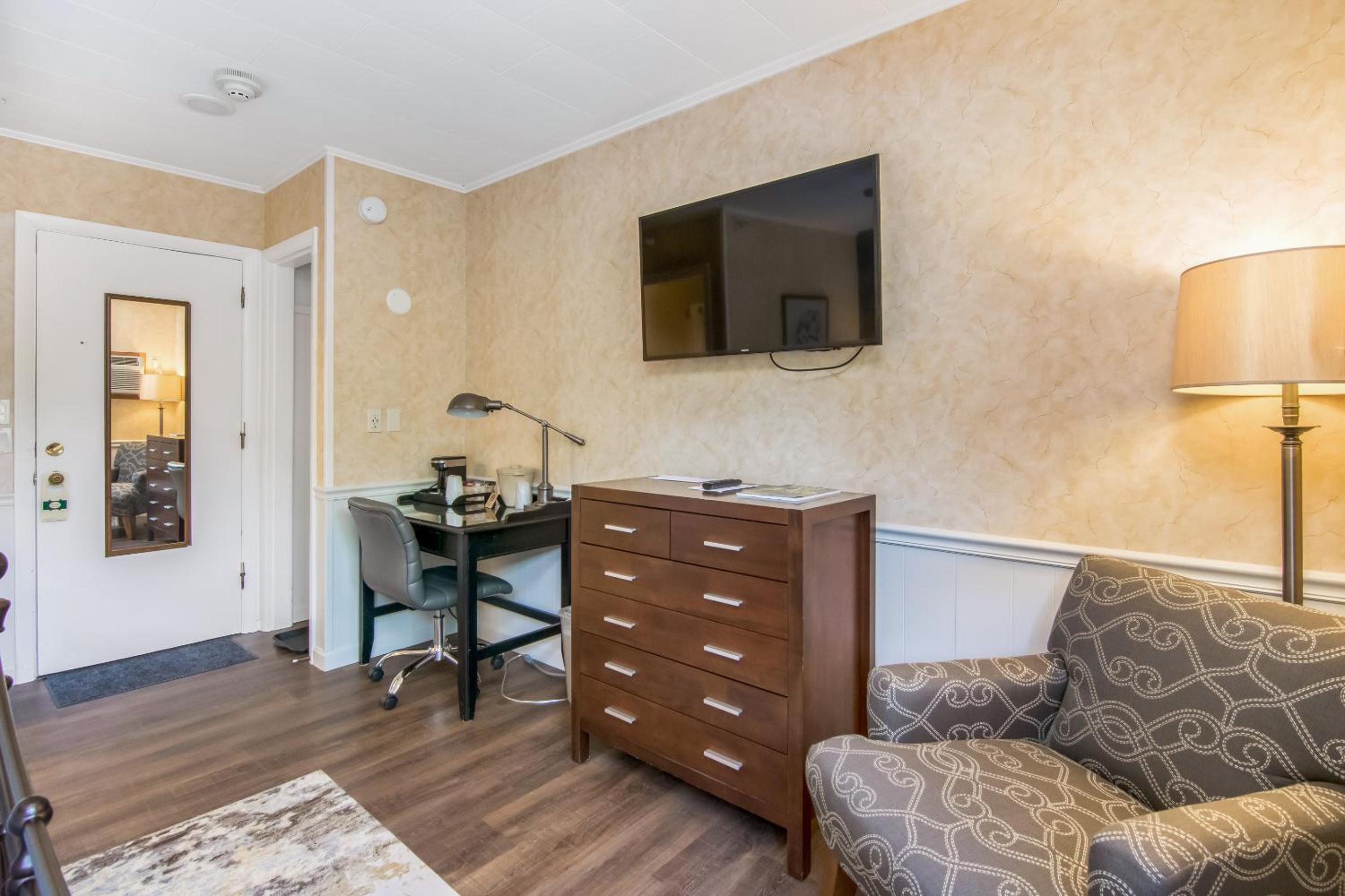 One Queen Room photo 2