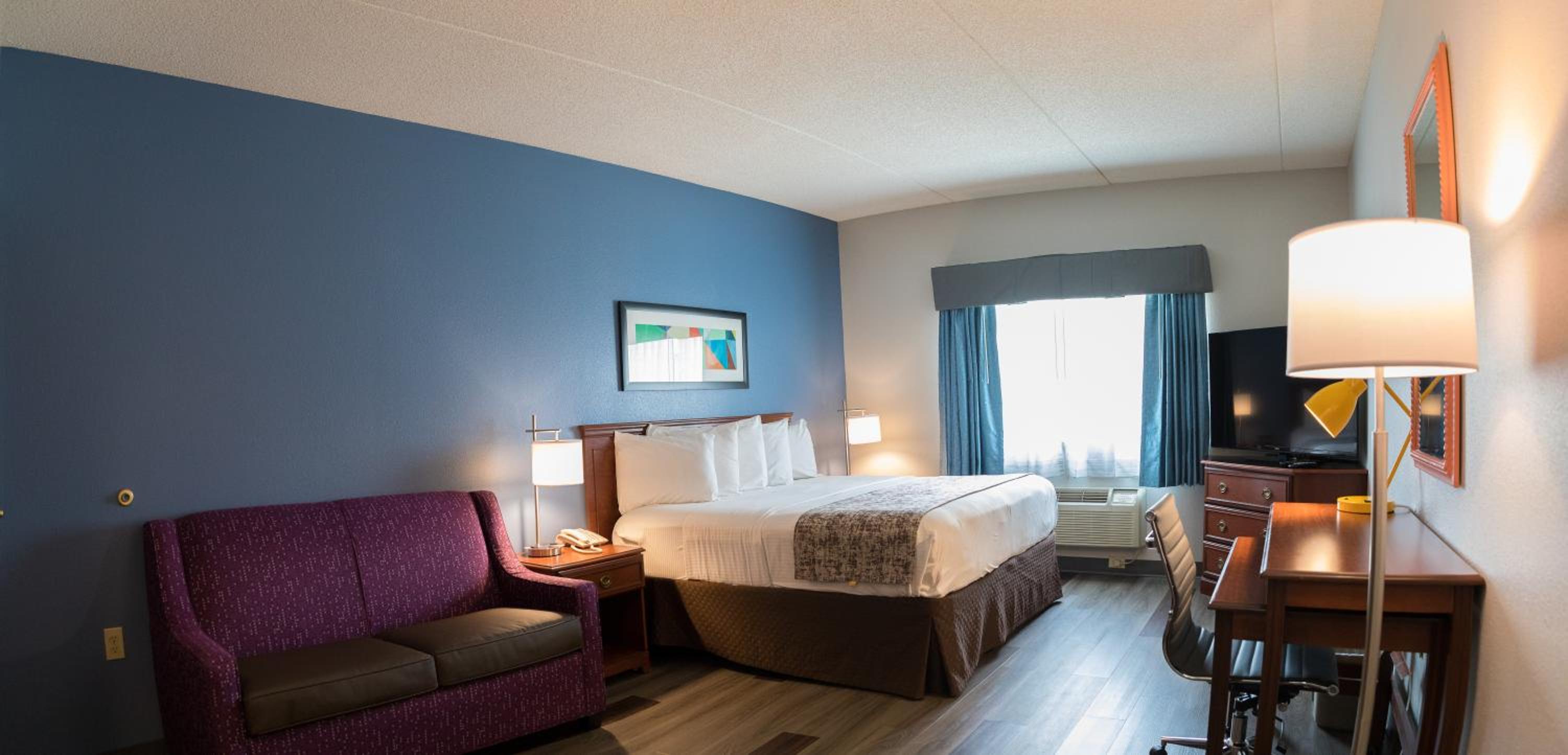 King Room with Sofa Bed - Photo 7