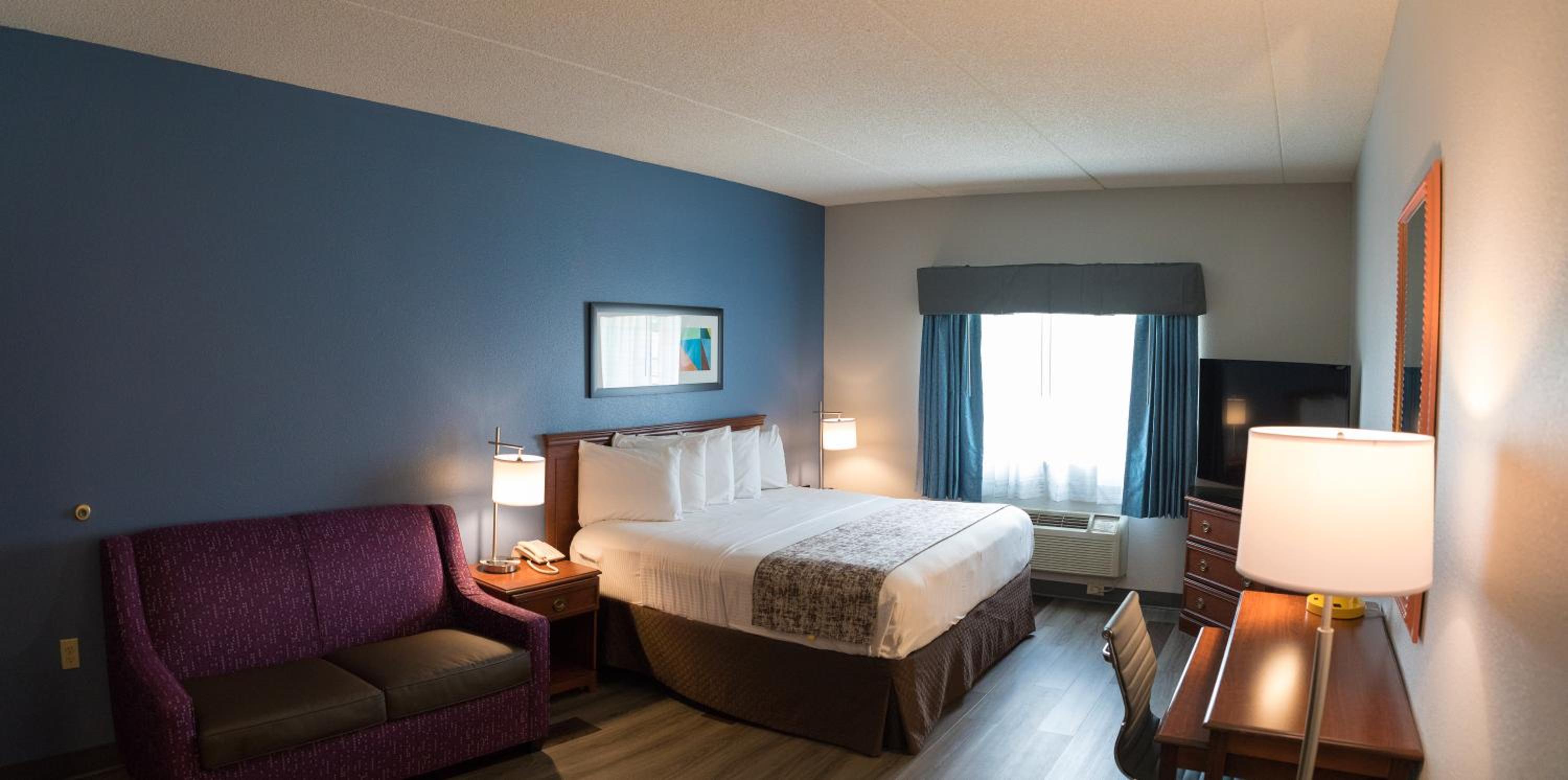 King Room with Sofa Bed - Photo 6