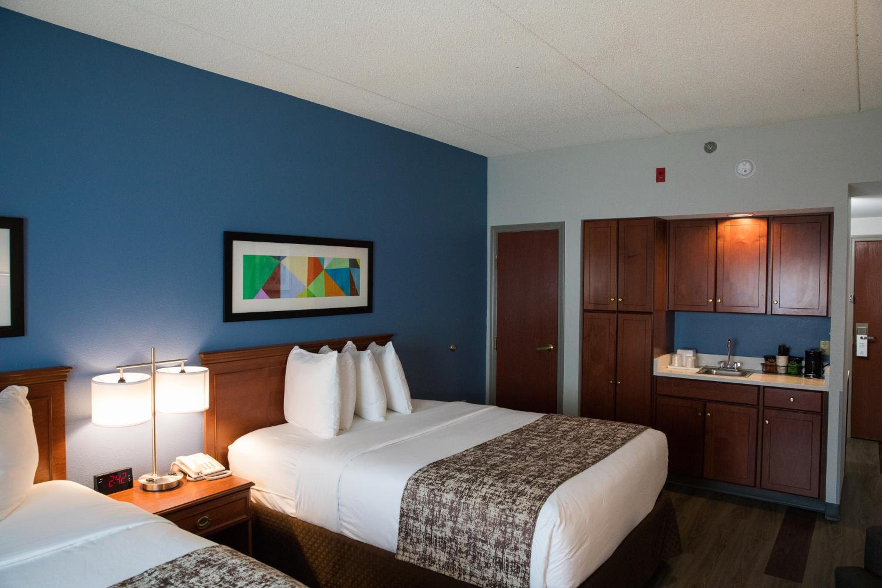 Queen Room with Two Queen Beds - Photo 3