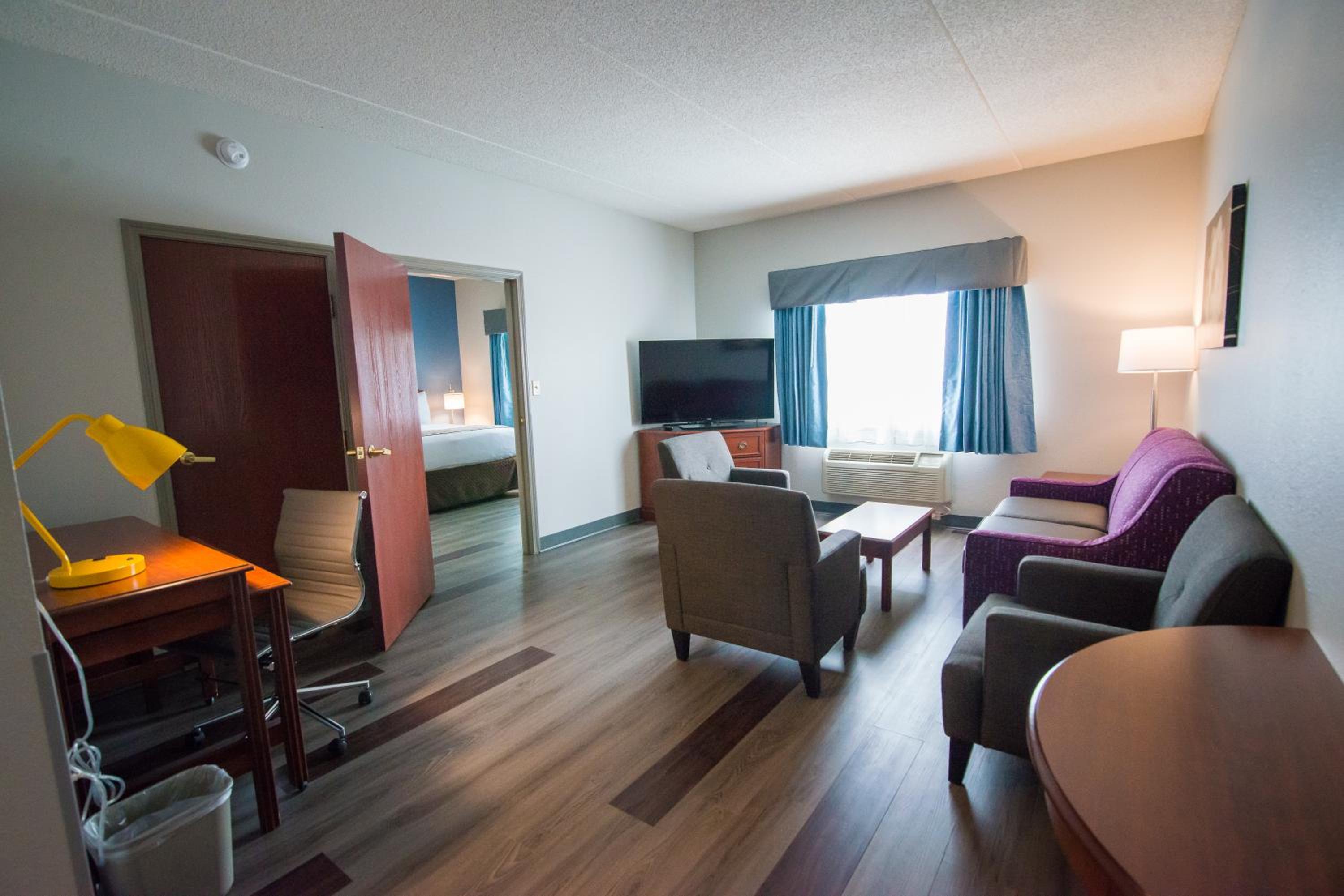 King Suite with Sofa Bed - Photo 4