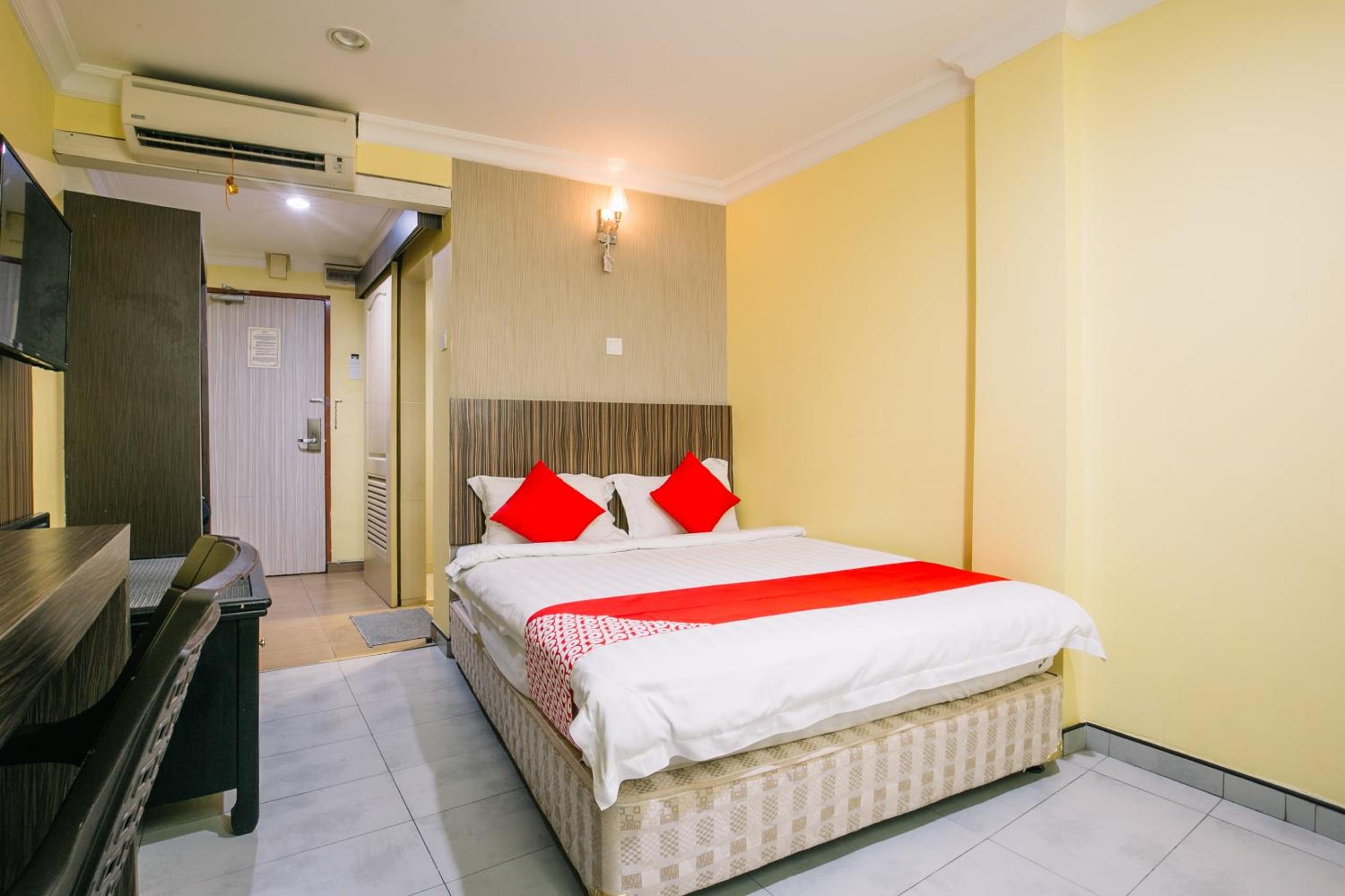 Deluxe Queen Room