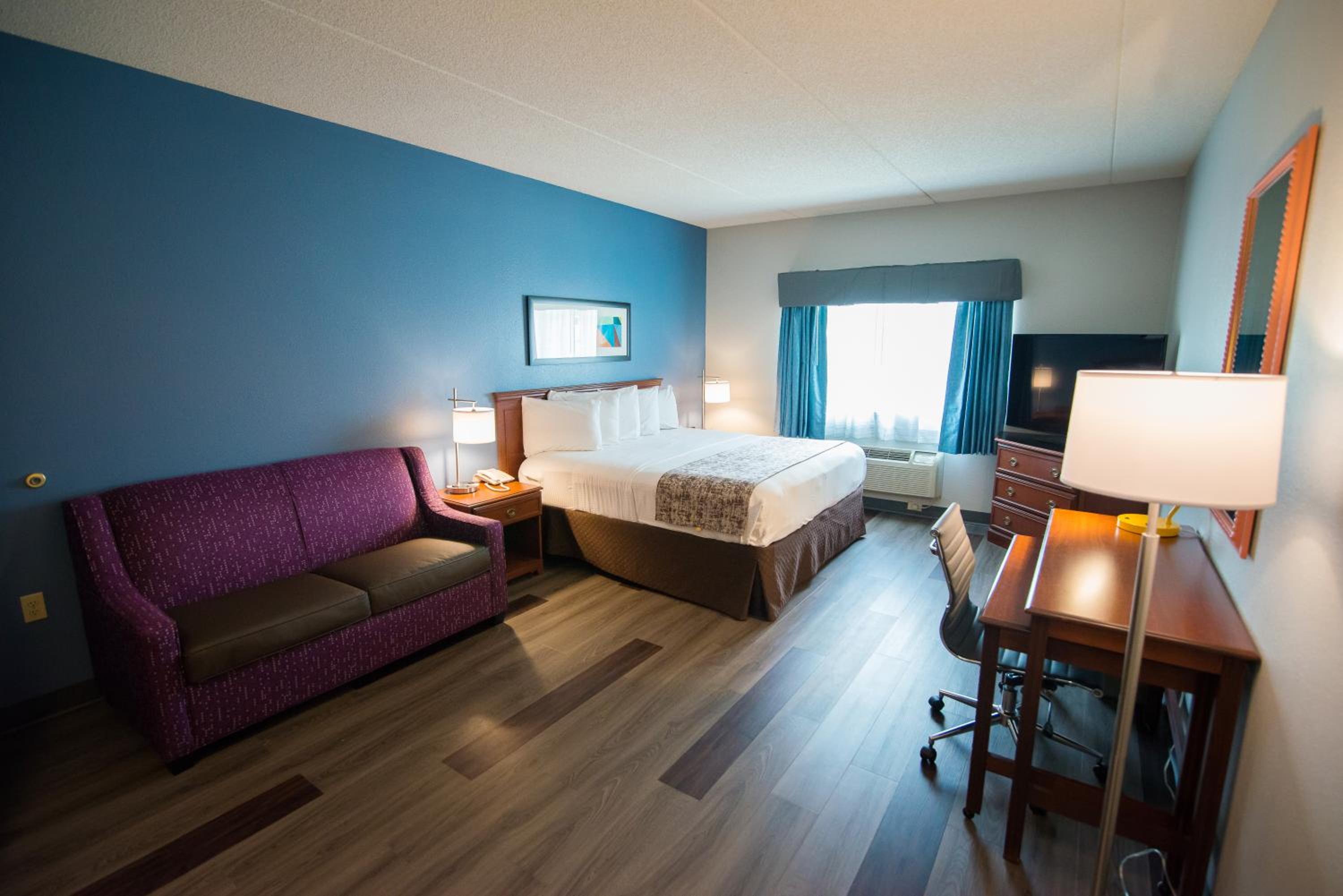 King Room with Sofa Bed - Photo 11