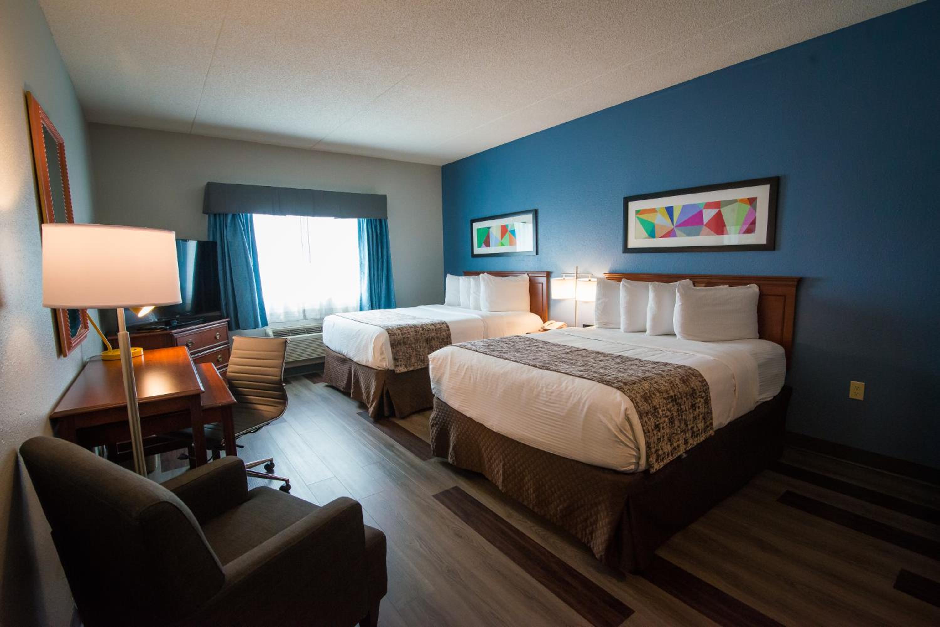 Queen Room with Two Queen Beds - Photo 7