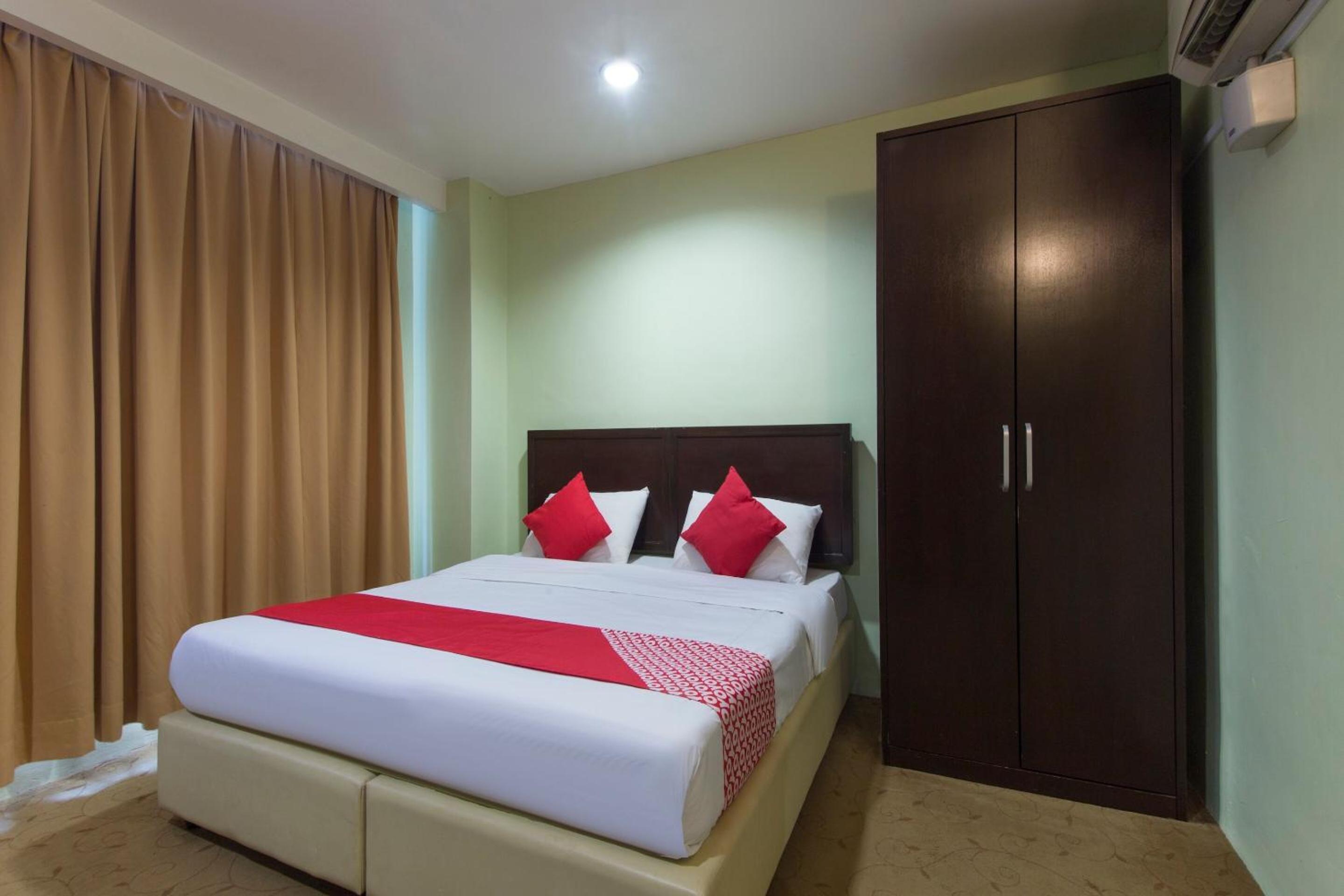 Deluxe King Room photo 2