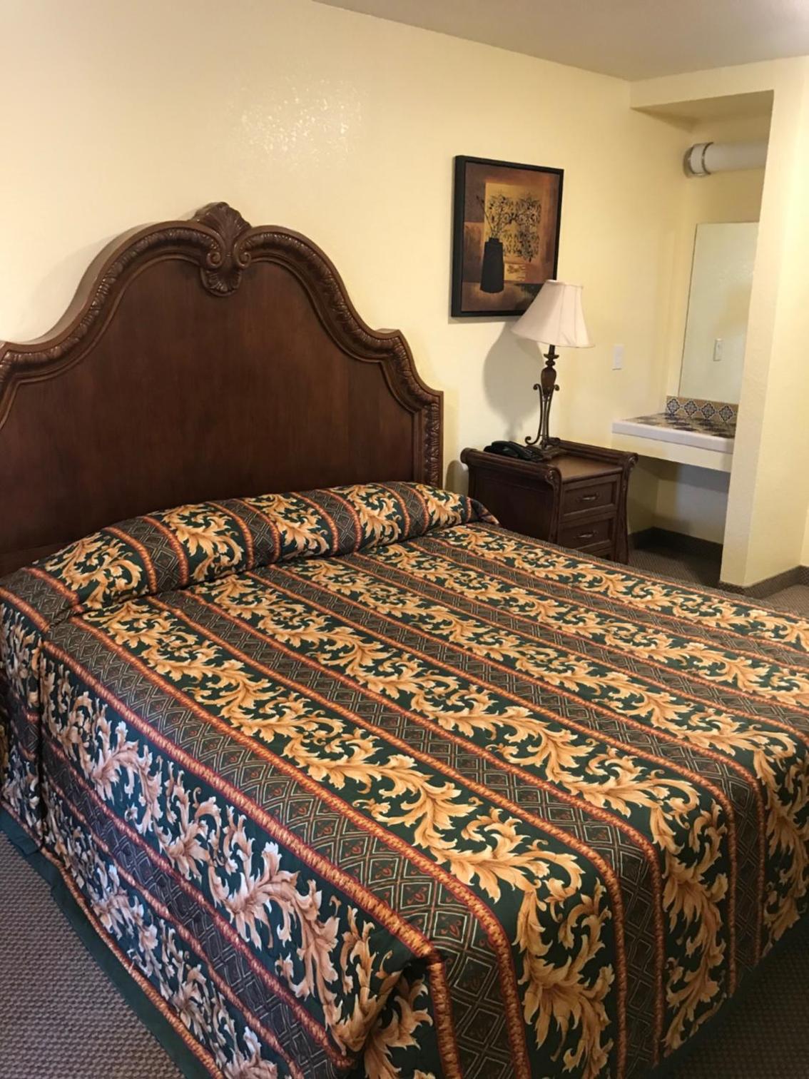 Deluxe King Room - Photo 1