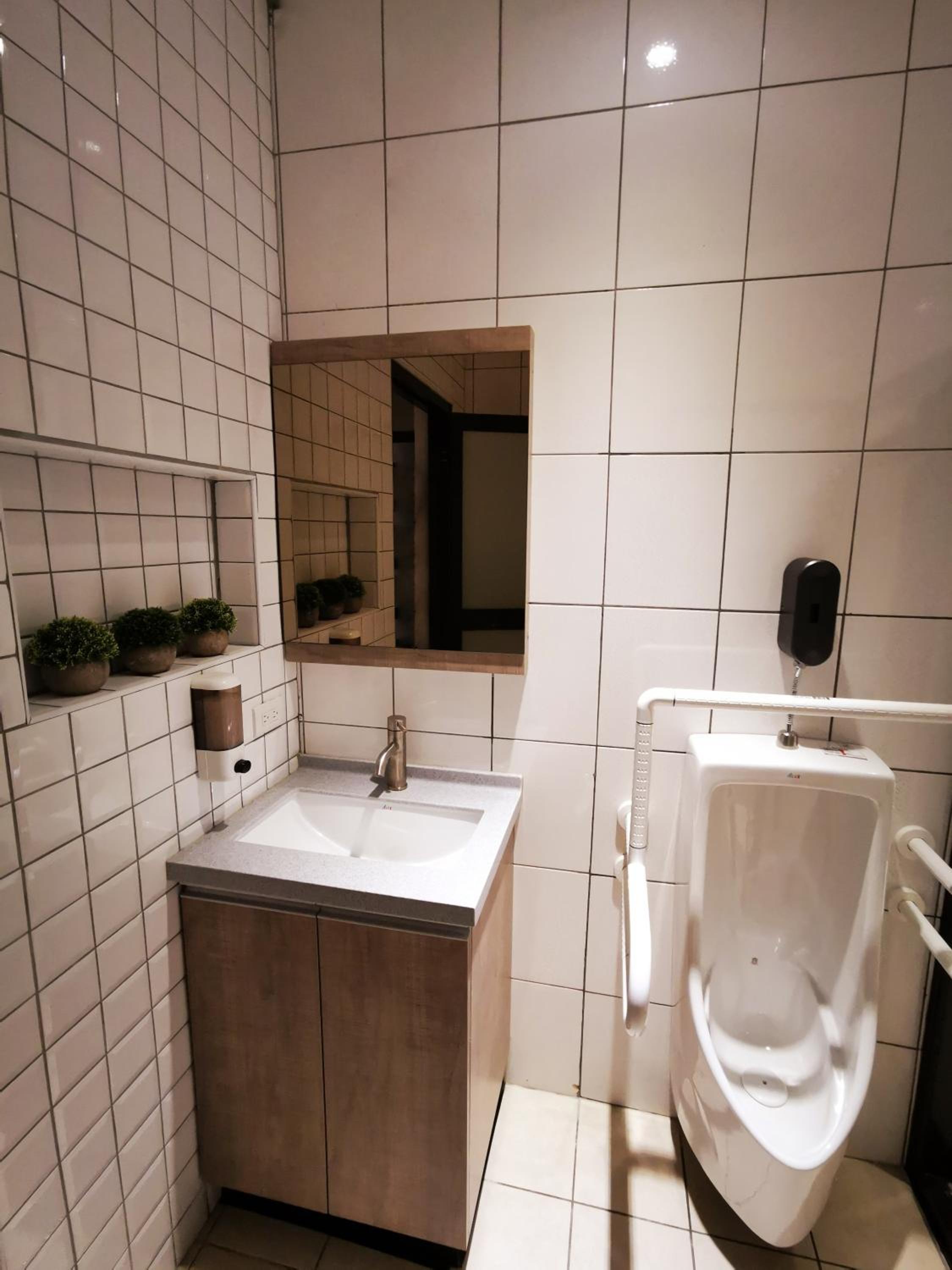 Single Room with Shared Bathroom photo 2