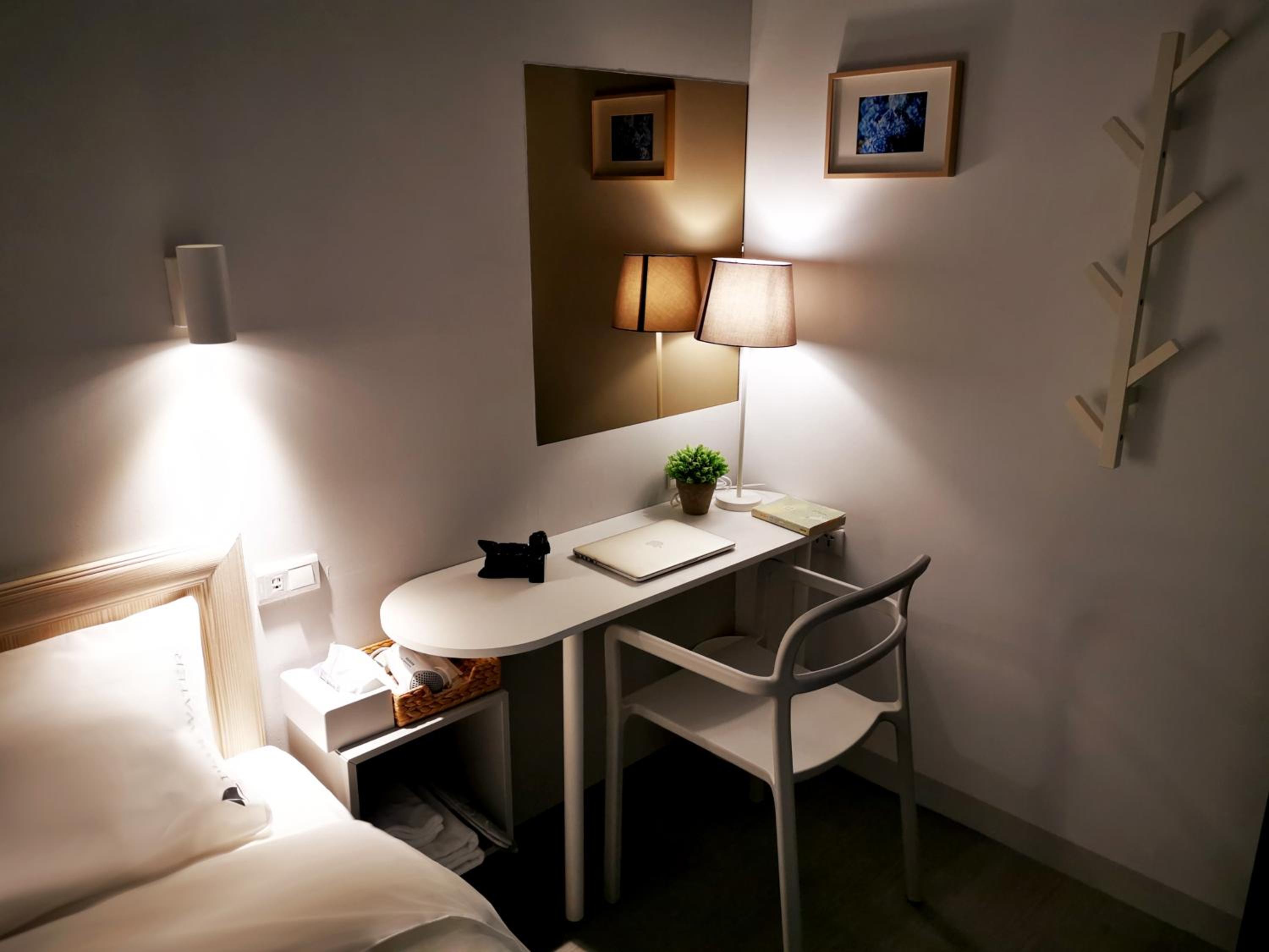 Single Room with Shared Bathroom photo 3