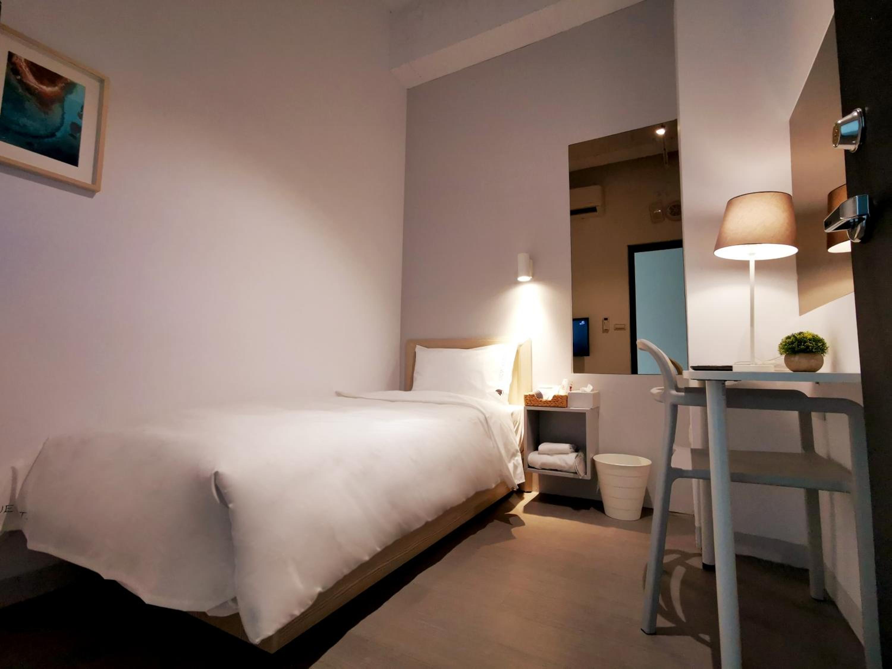 Single Room with Shared Bathroom