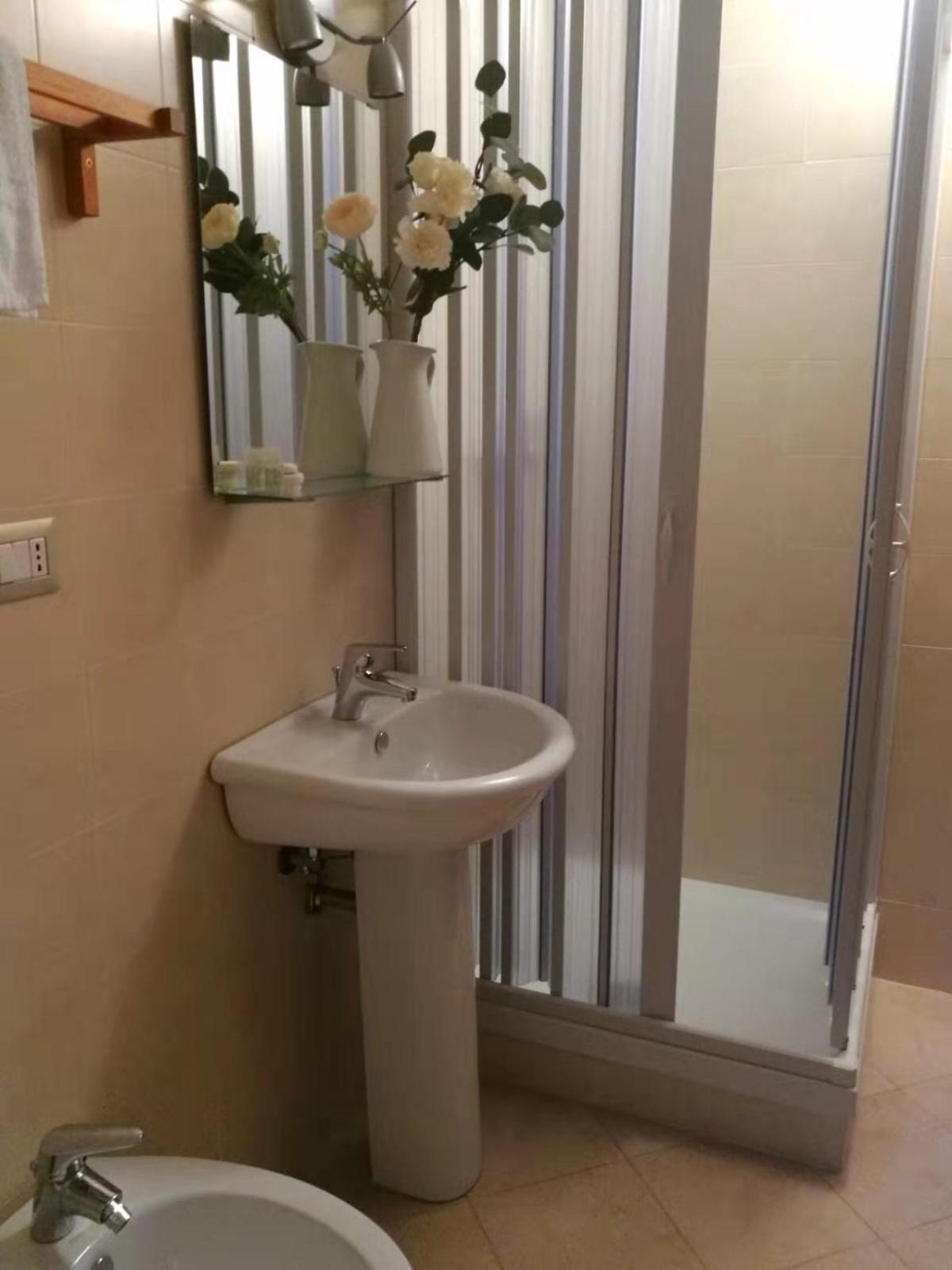 Double Room - Photo 3