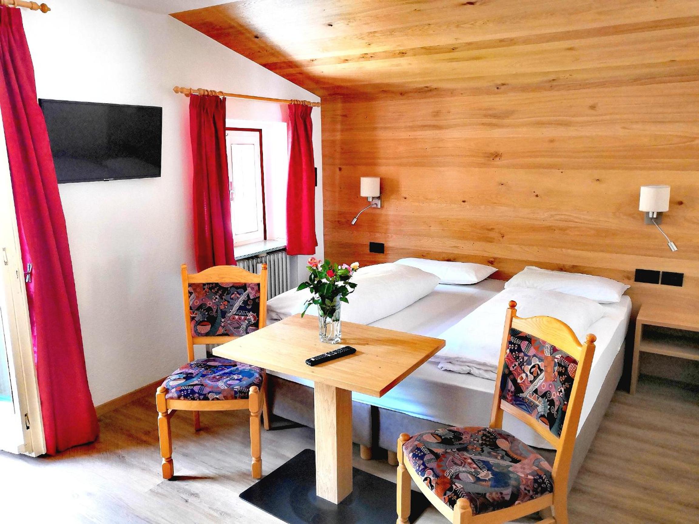 Double Room with Balcony - Photo 14