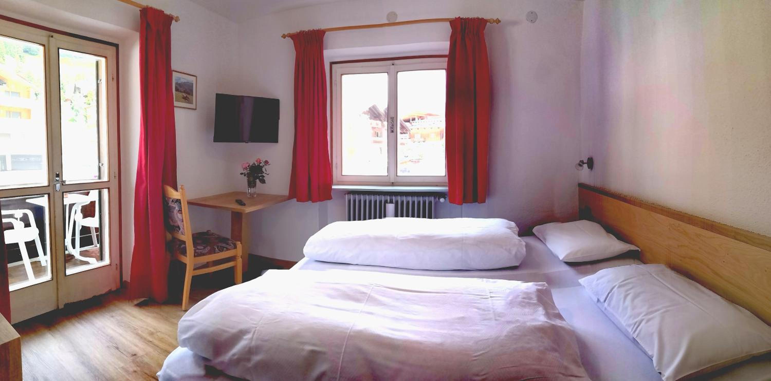 Double Room with Balcony - Photo 18
