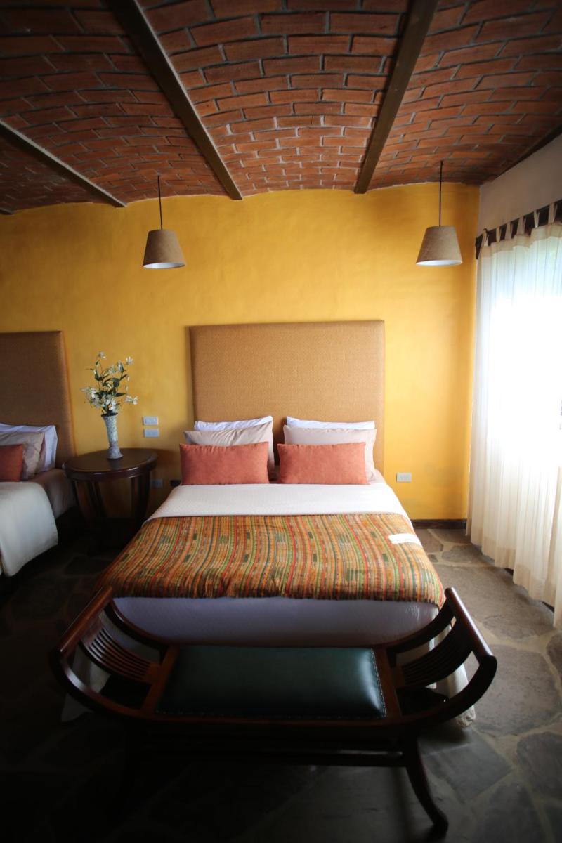Queen Room with Two Queen Beds photo 3