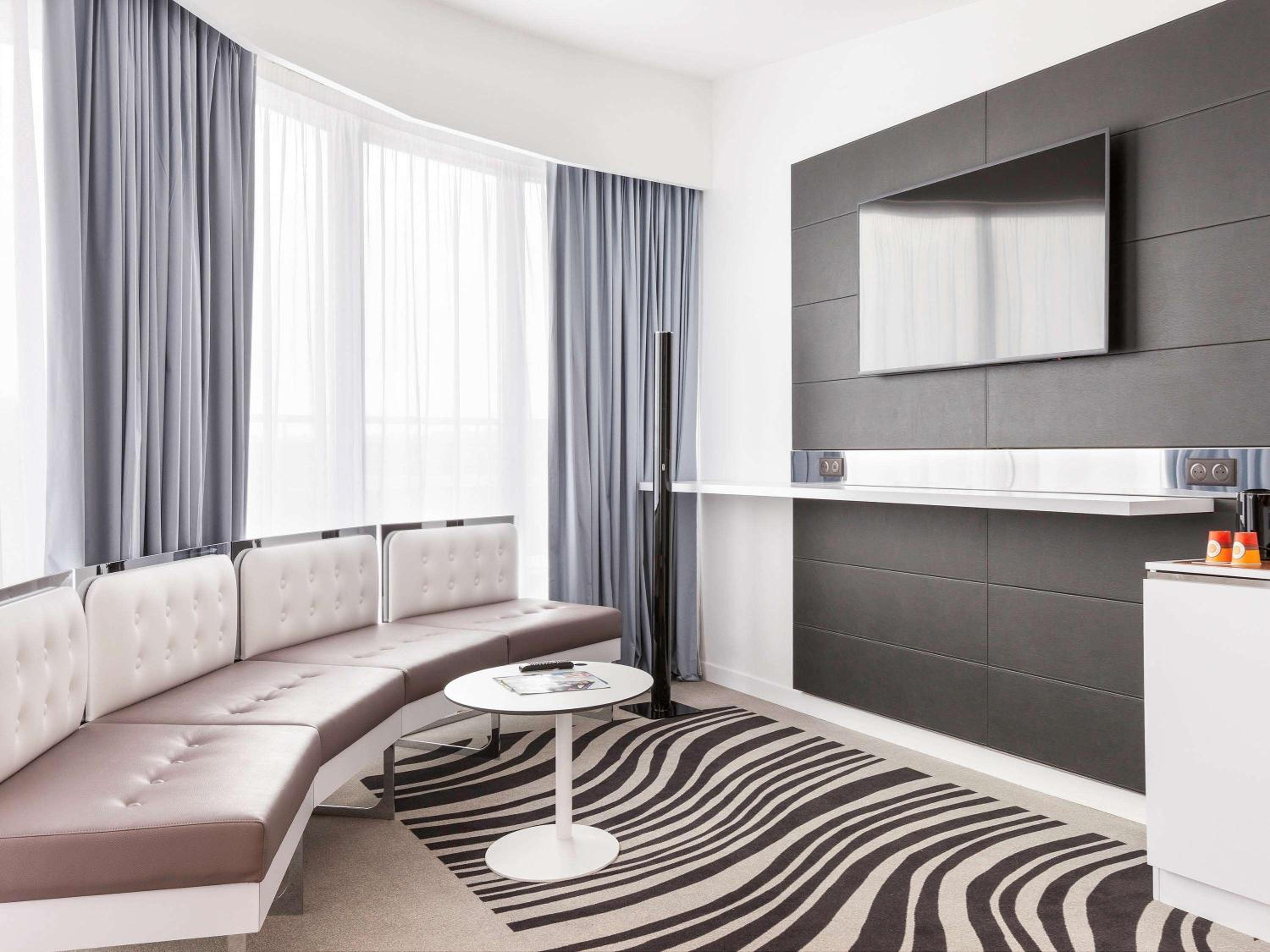 Suite with Double Bed and Balcony photo 3