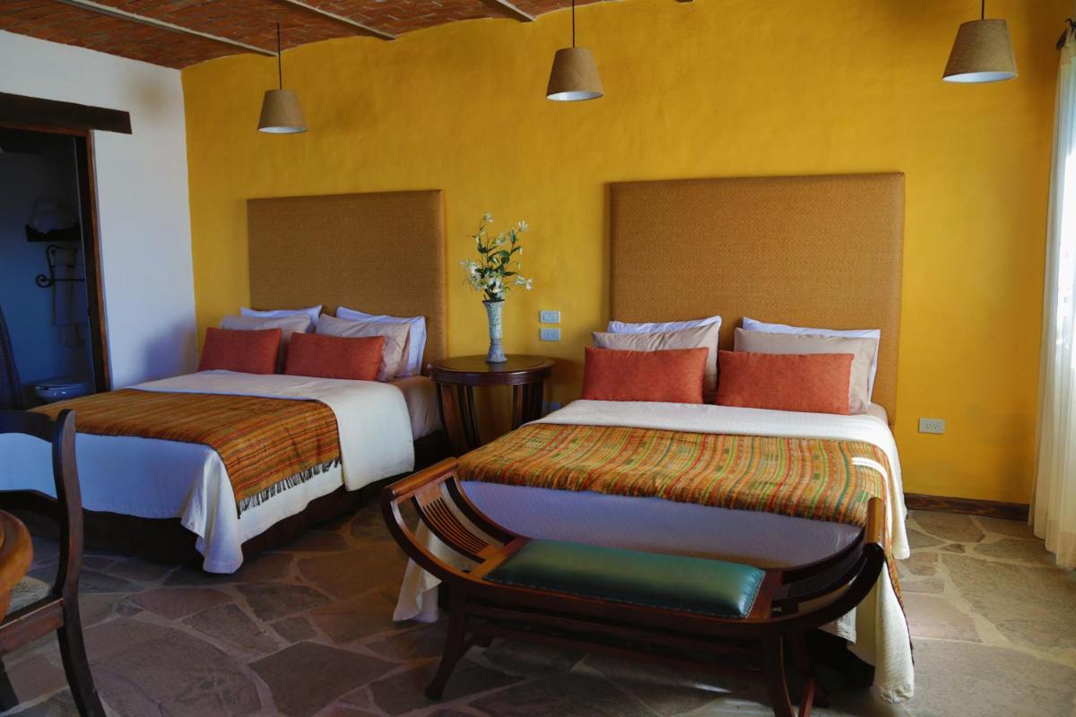Queen Room with Two Queen Beds photo 2