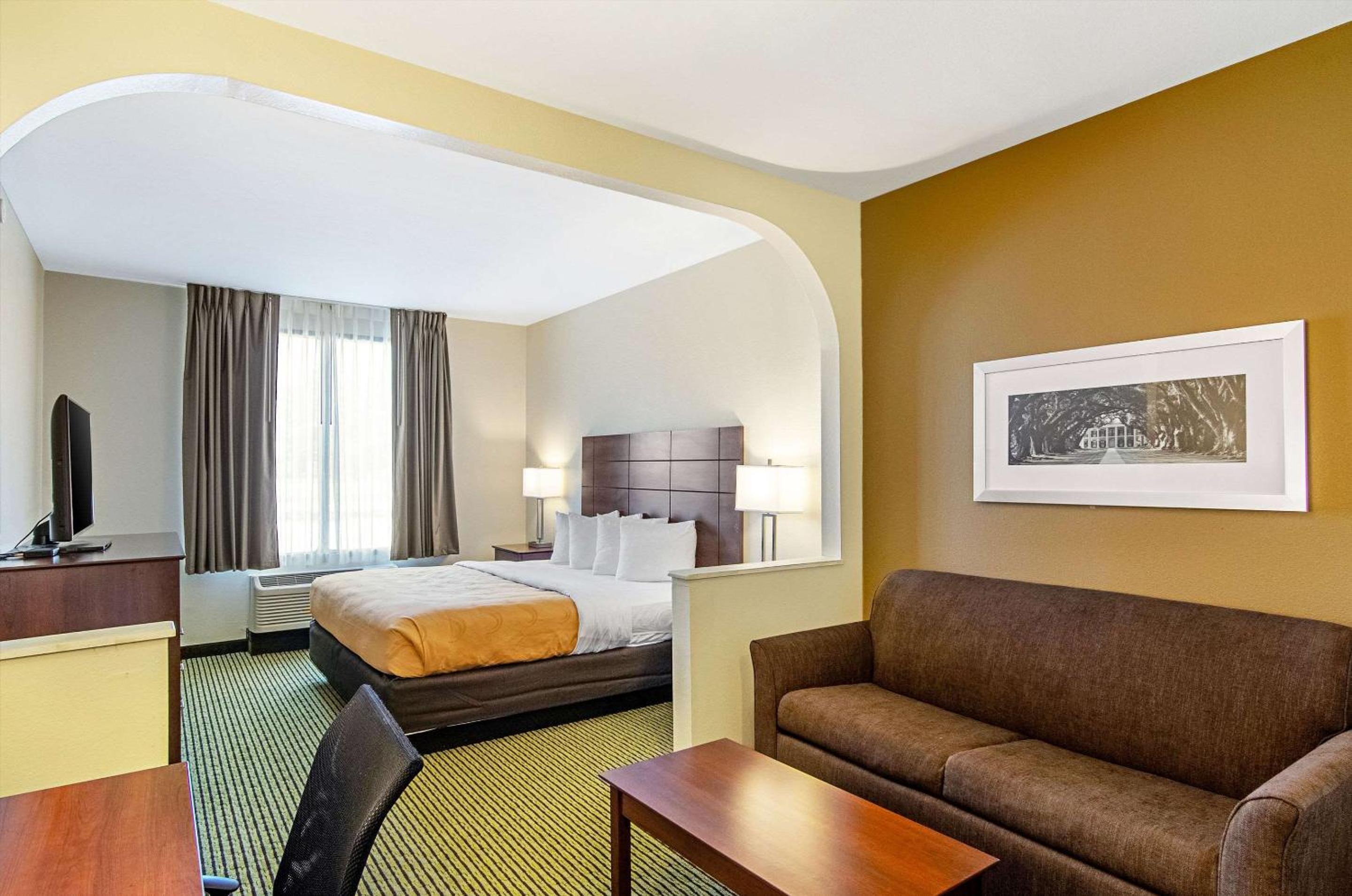 King Suite with Sofa Bed - Non-Smoking photo 1