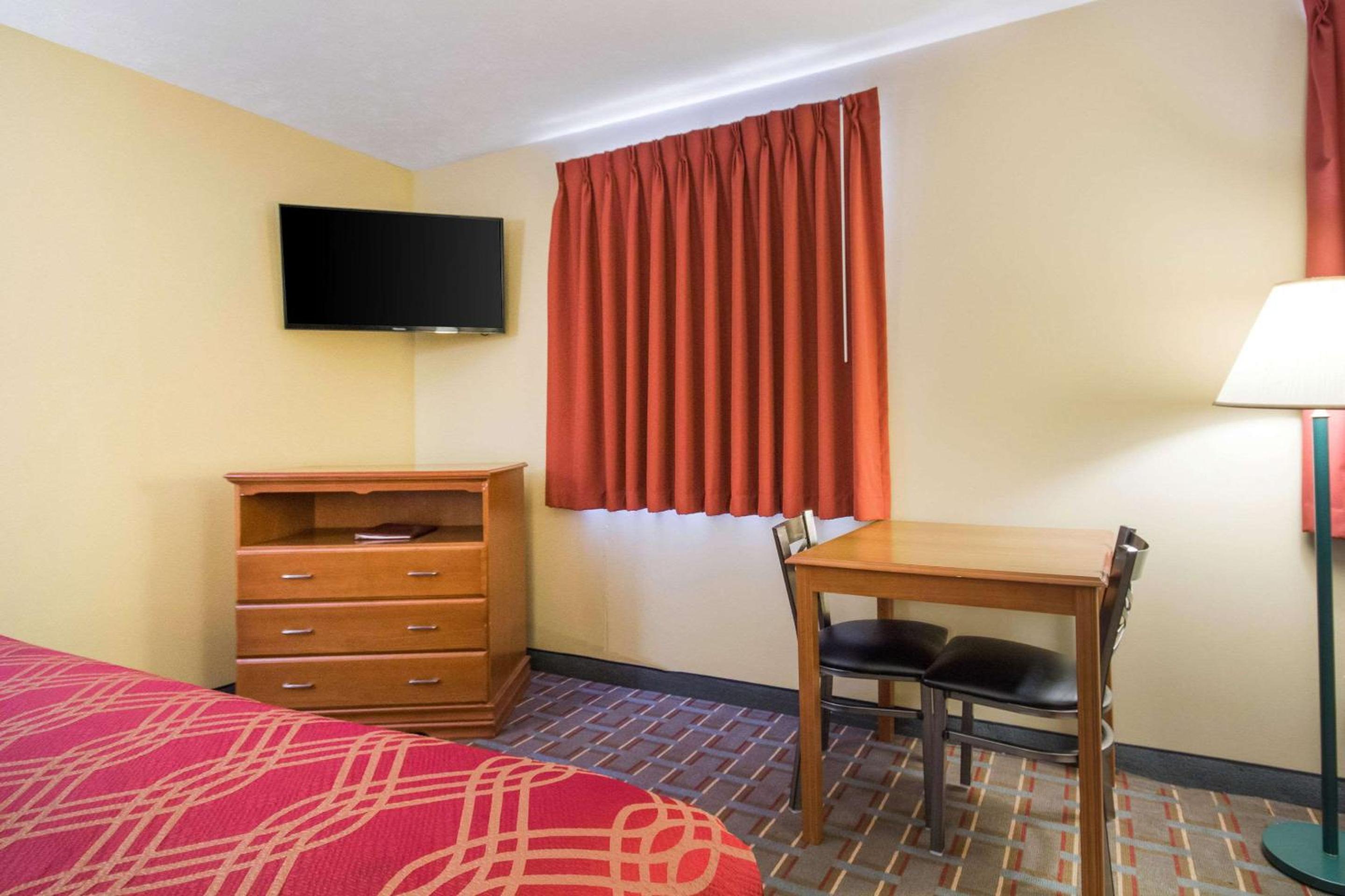 King Room - Non-Smoking - Photo 1