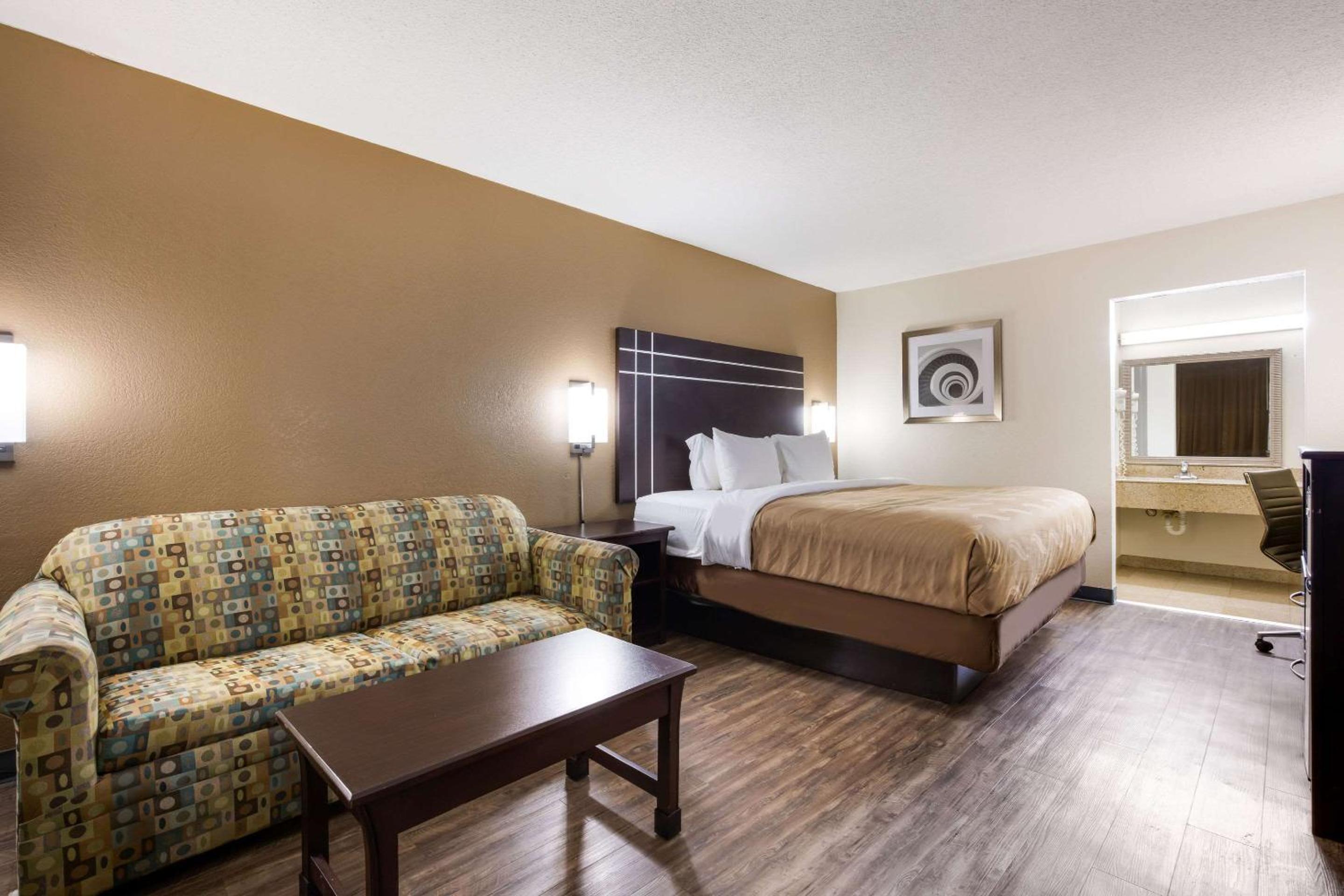 King Room - Non-Smoking - Photo 1