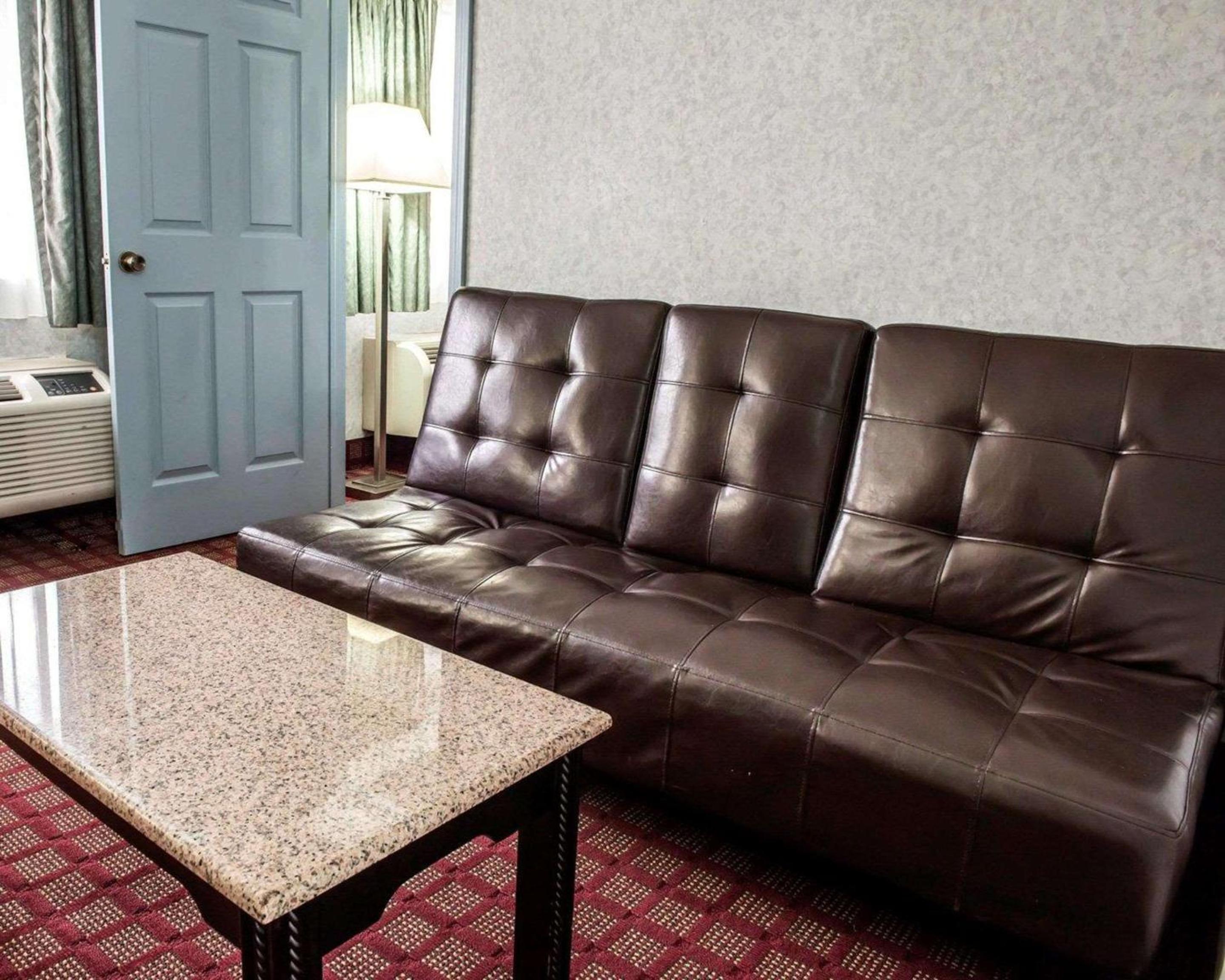 Business Suite with Sofa Bed - Photo 5