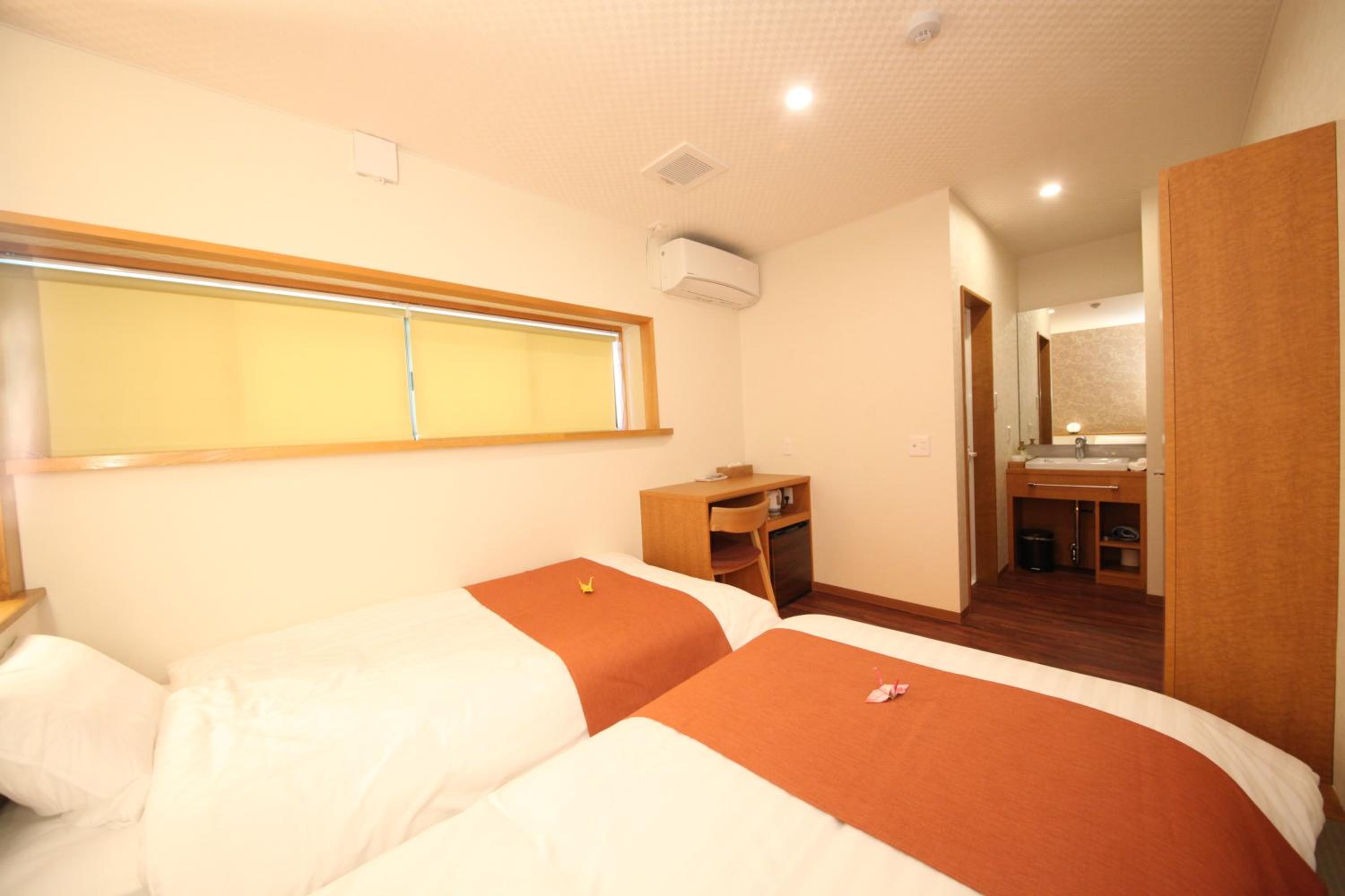 Twin Room with Shower