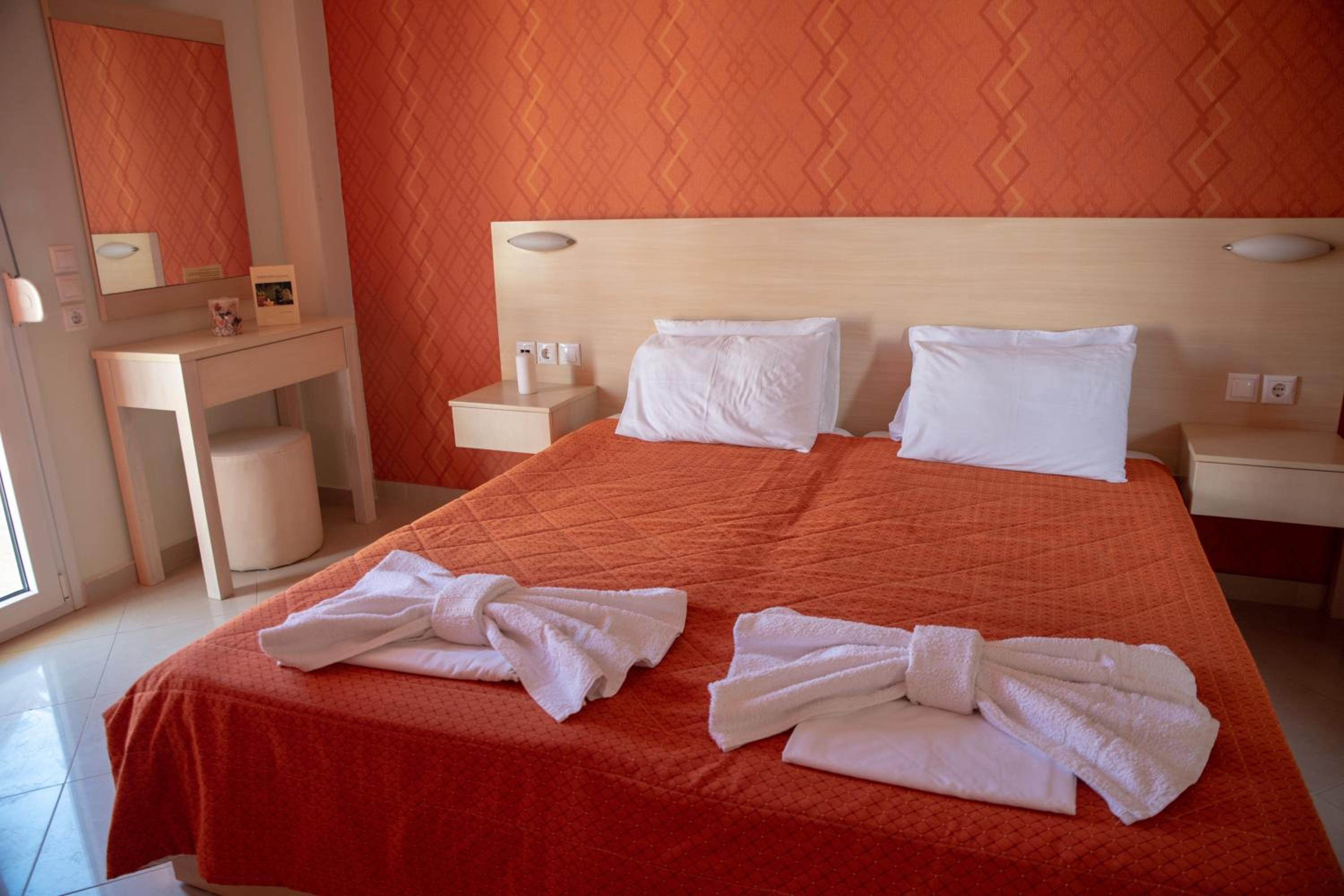 Double Room with Balcony and Sea View - Photo 6