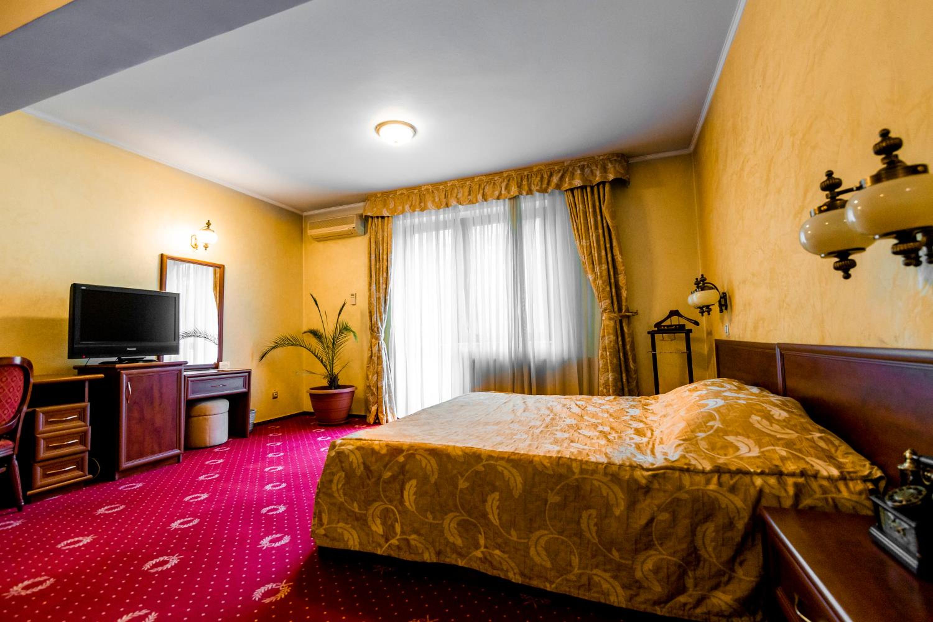 Deluxe Double Room with Balcony photo 2