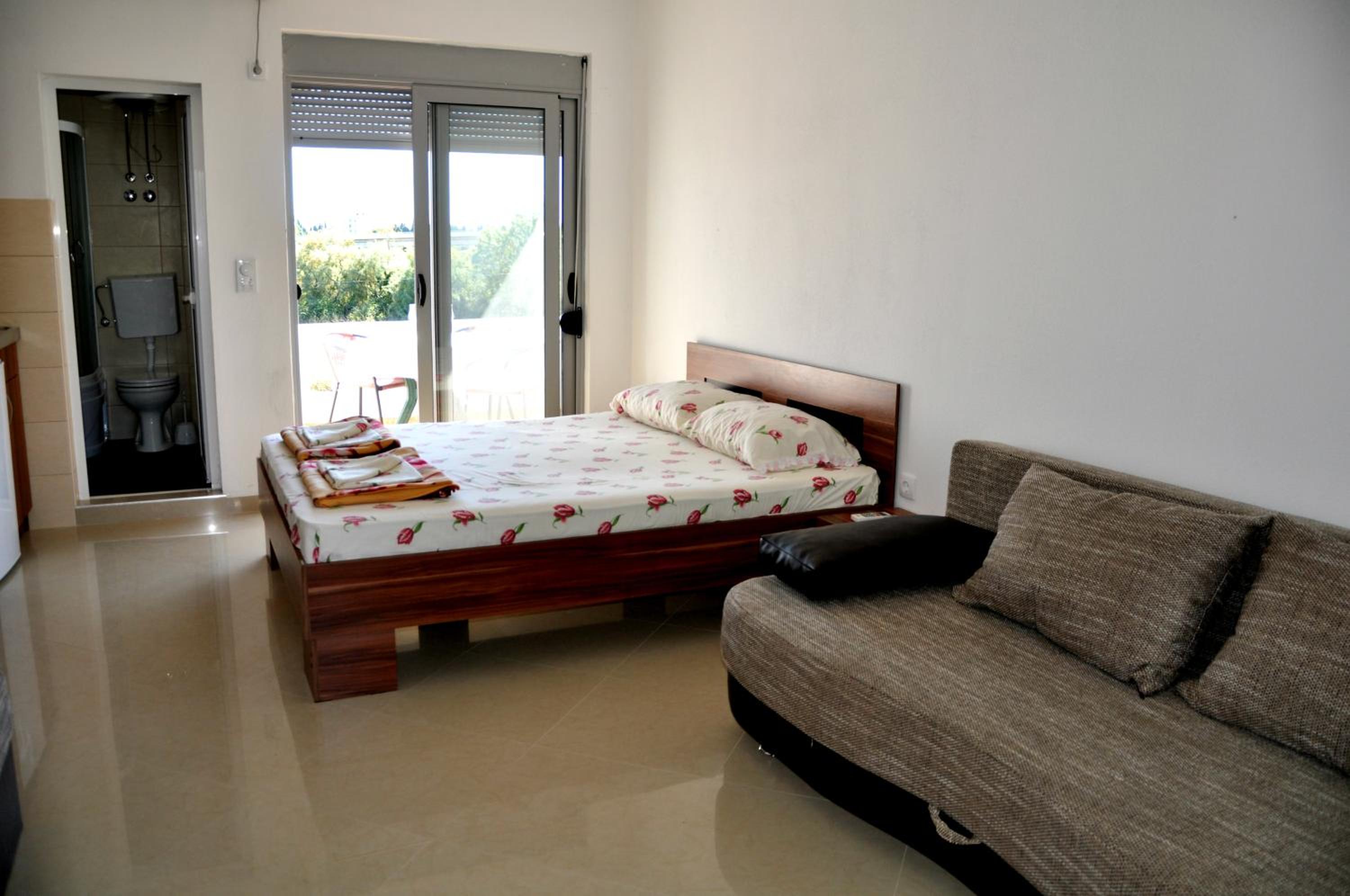 Studio with Terrace (4 Adults) - Photo 11