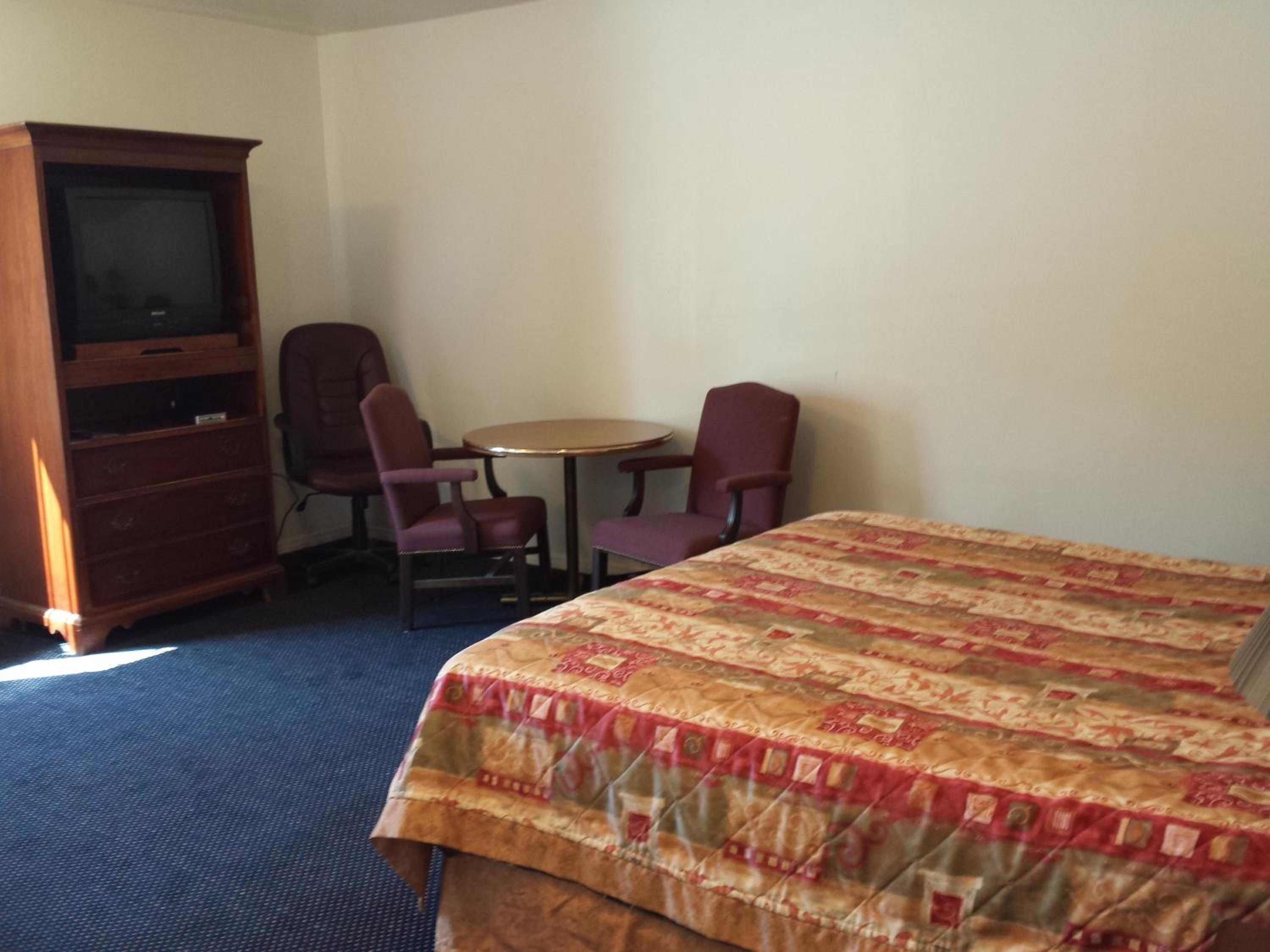 King Room with Sofa Bed - Photo 3