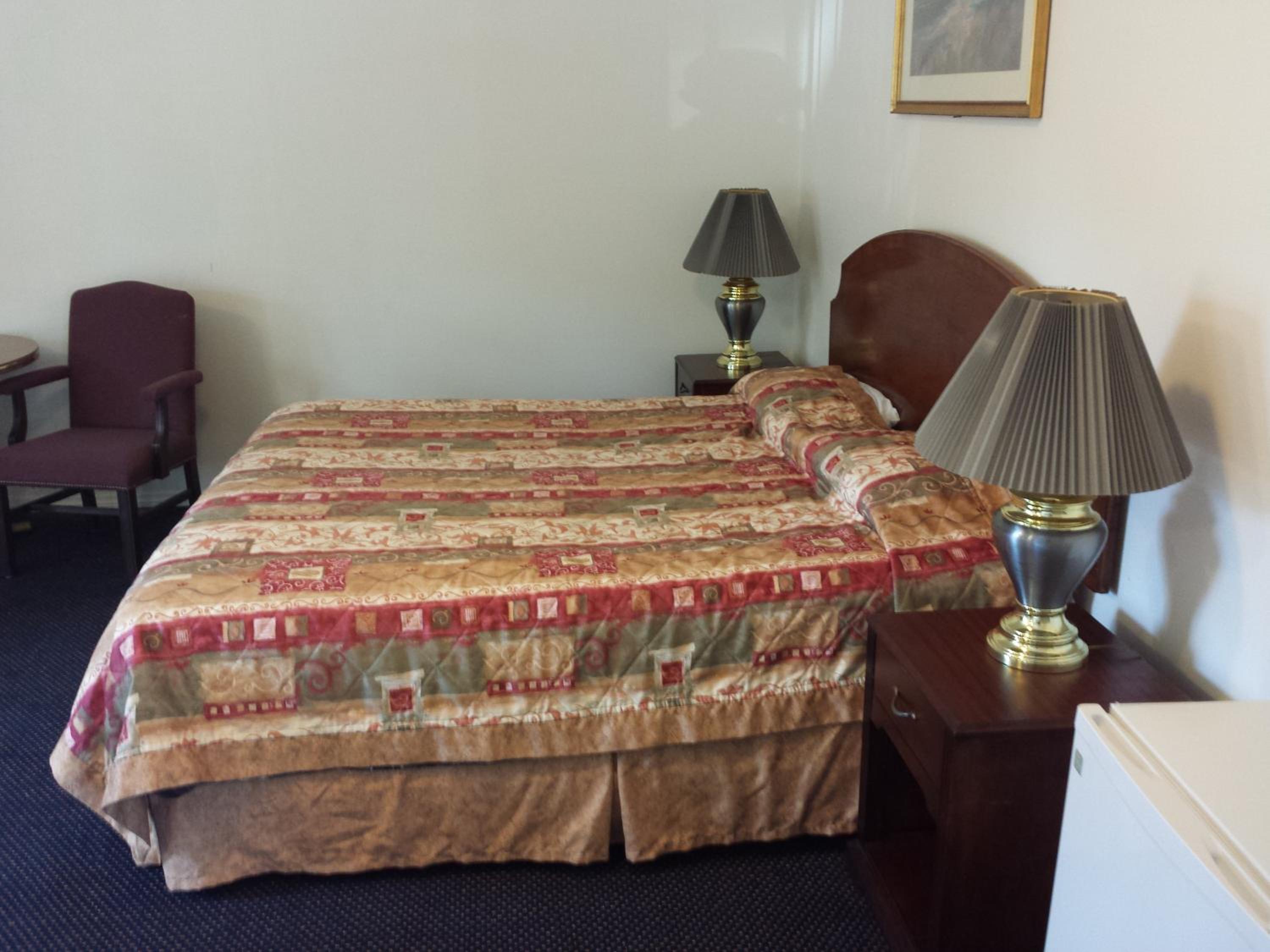 King Room with Sofa Bed - Photo 2