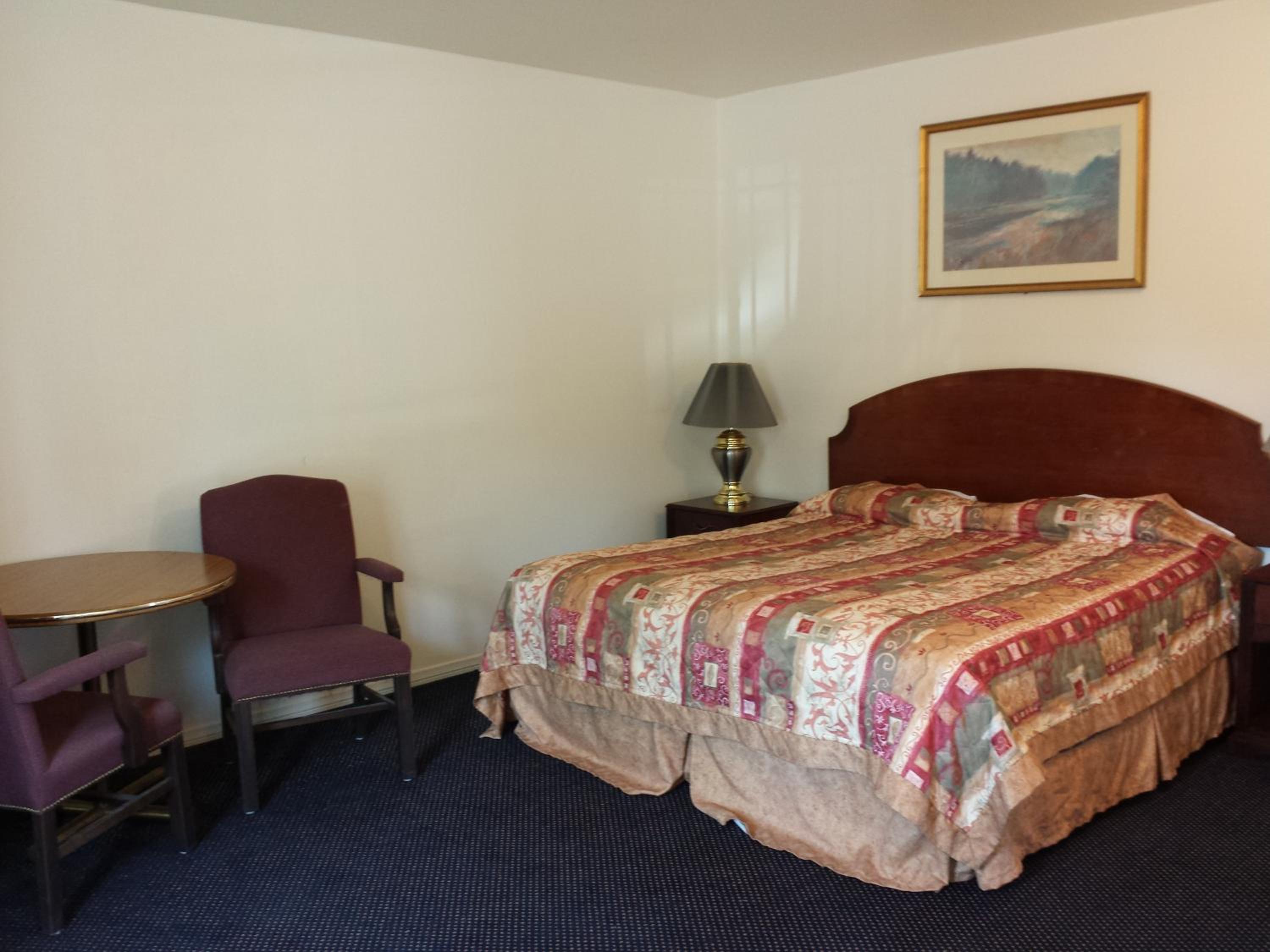 King Room with Sofa Bed - Photo 1