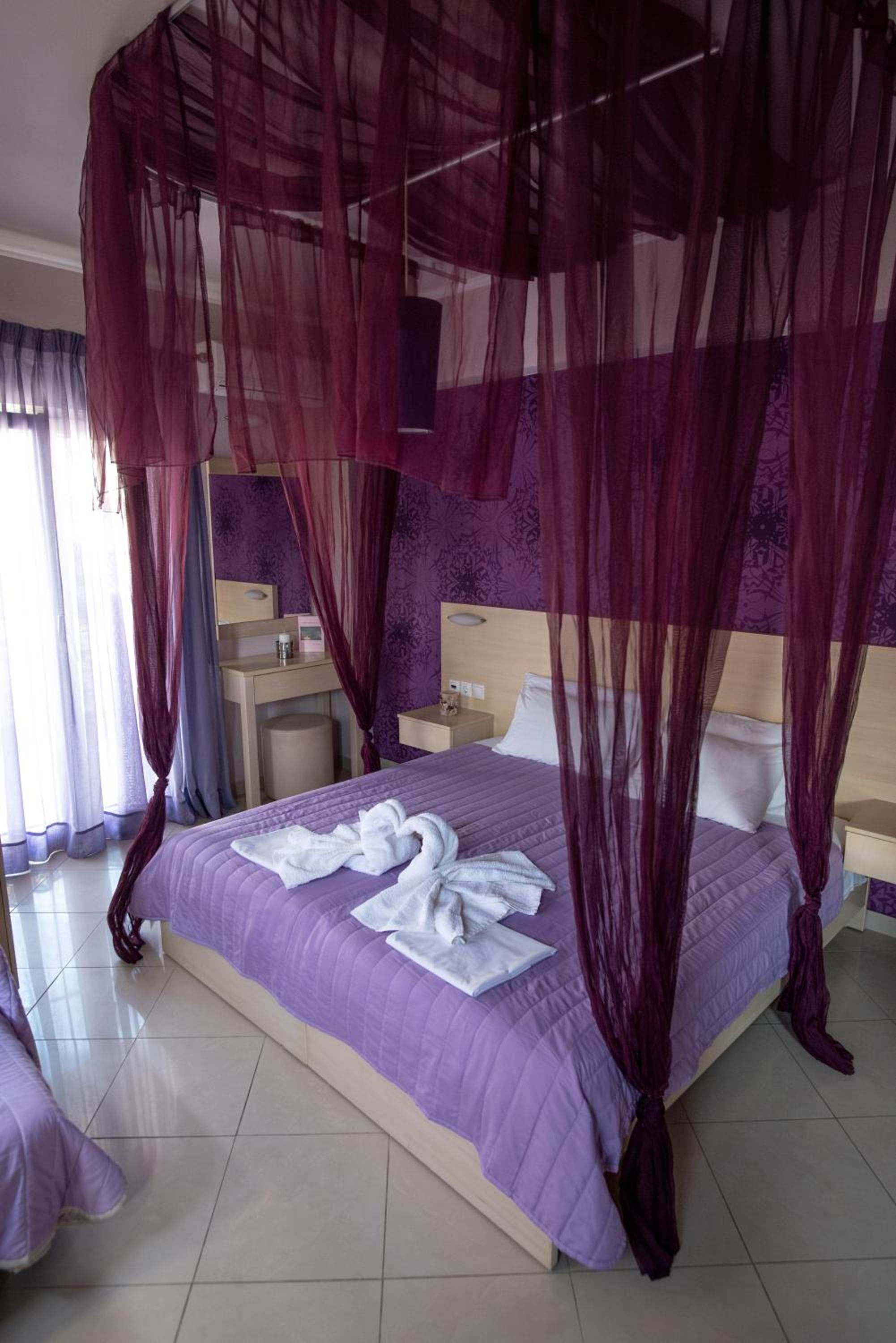 Double Room with Balcony and Sea View - Photo 5
