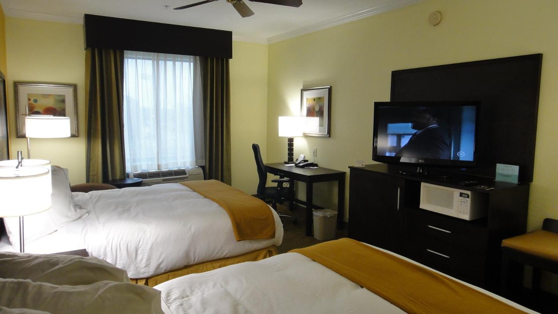 One-Bedroom Queen Suite with Two Queen Beds - Photo 1