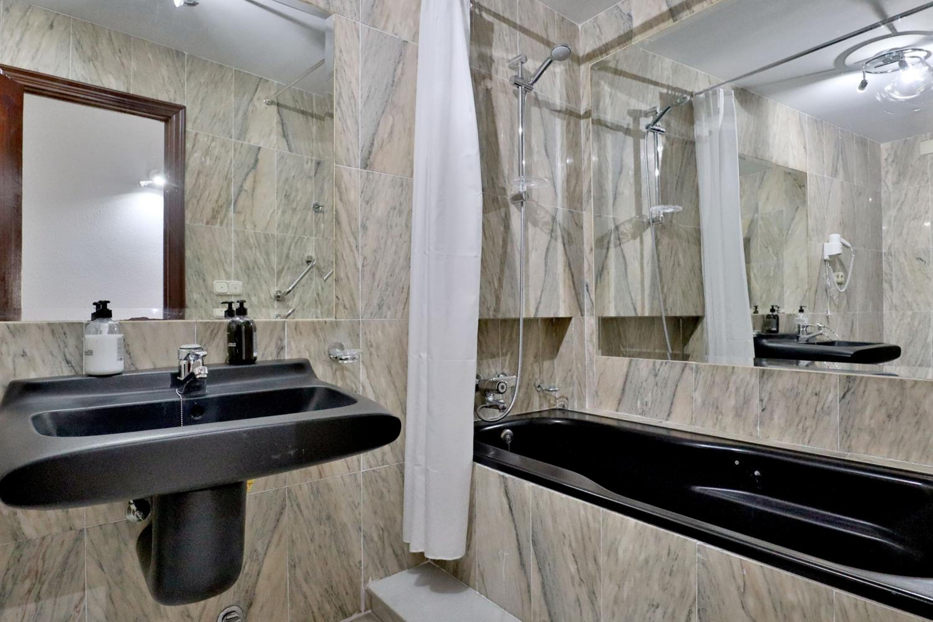 One-Bedroom Apartment - Photo 5