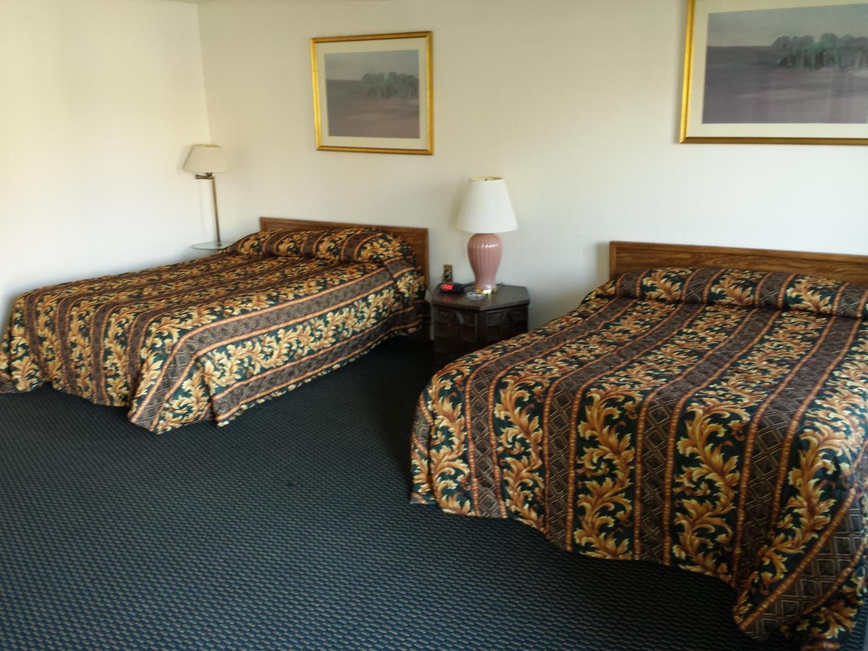 Queen Room with Two Queen Beds - Photo 1