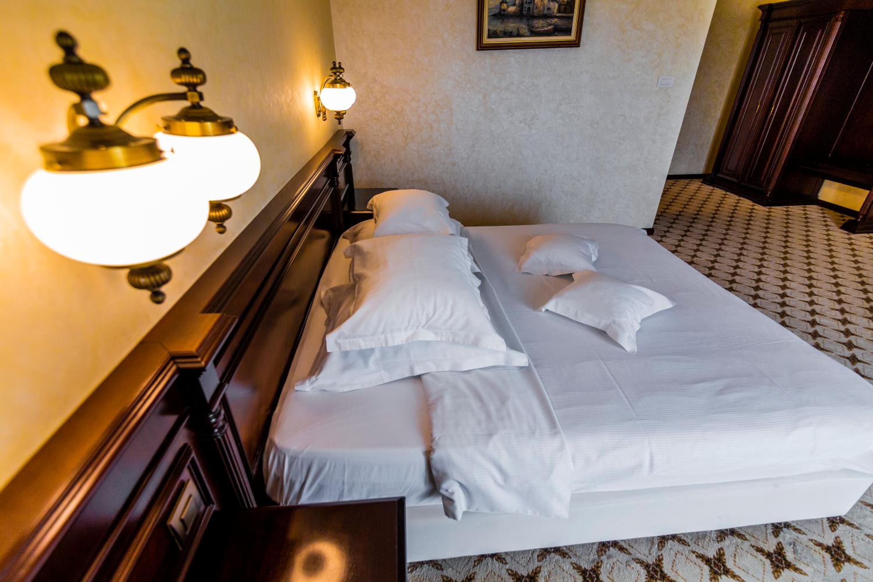 Queen Room with Balcony photo 3