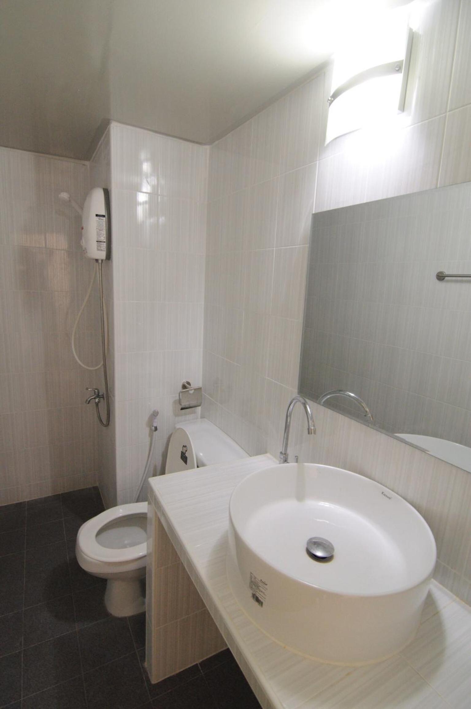 One-Bedroom Apartment - Photo 4