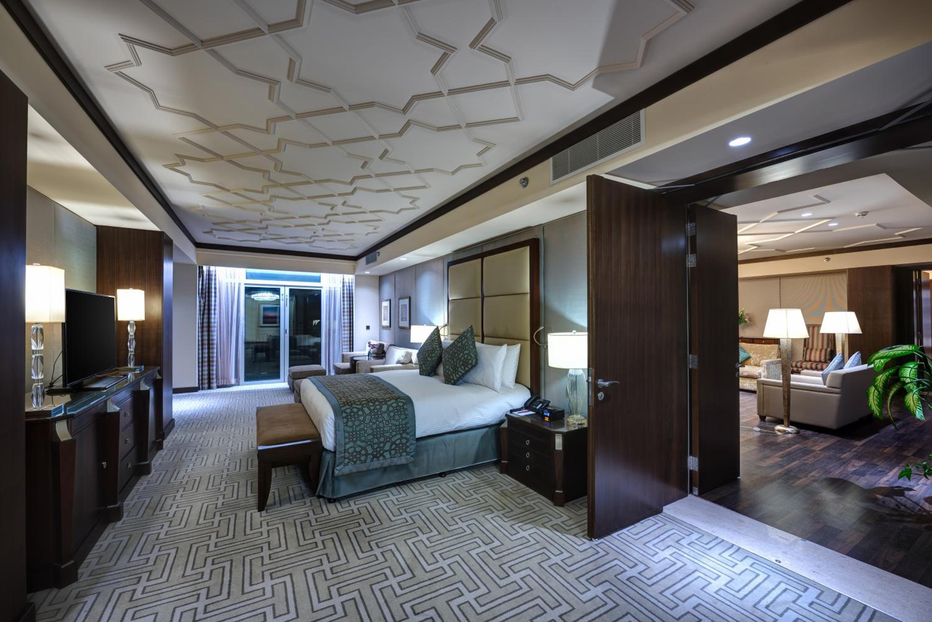 One-Bedroom Suite - Photo 8